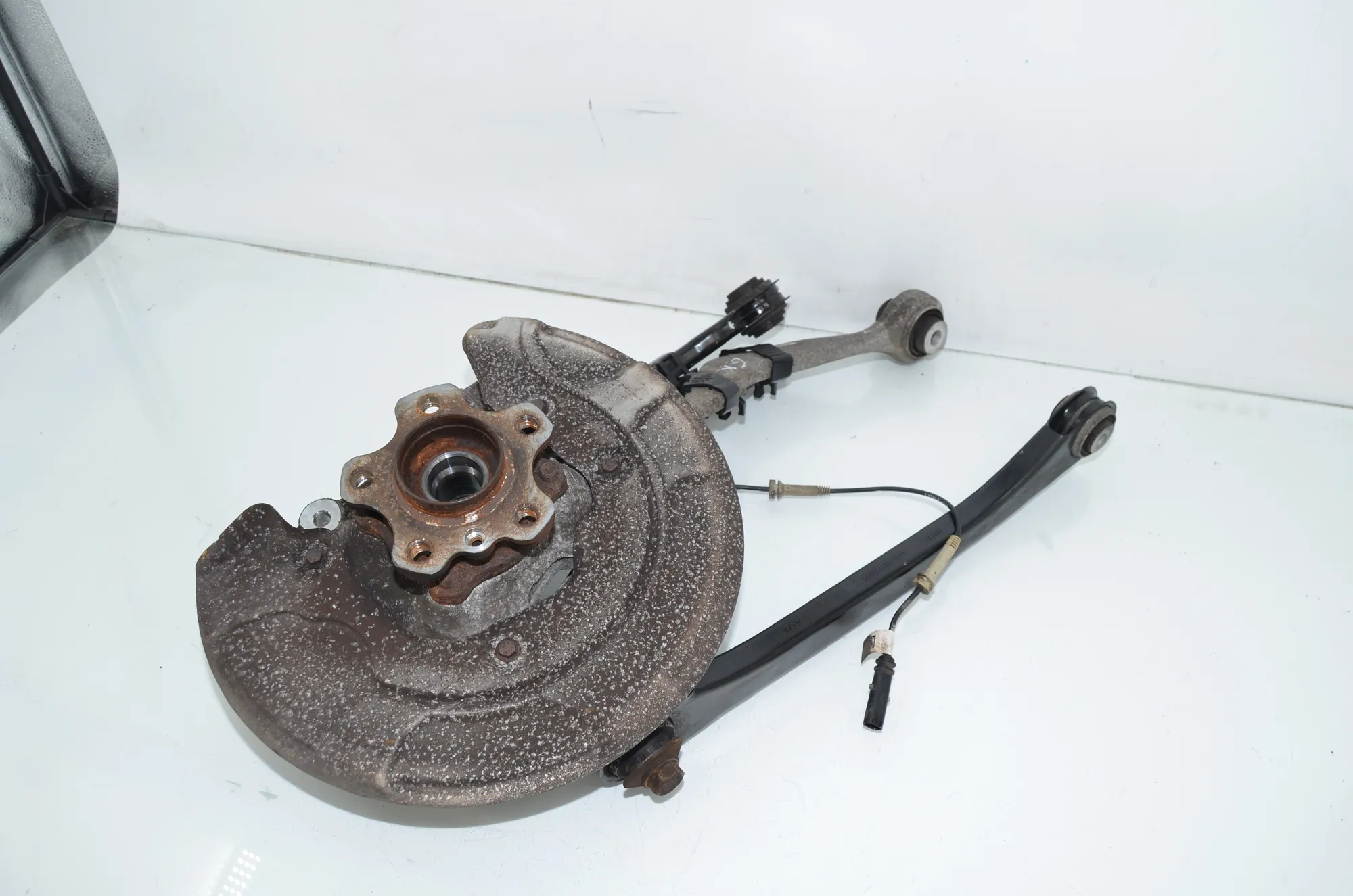 Rear Left Wheel Hub Spindle – OEM 6861137 · BMW 5 Touring (G31) (2017 - -) 520 d 2019
