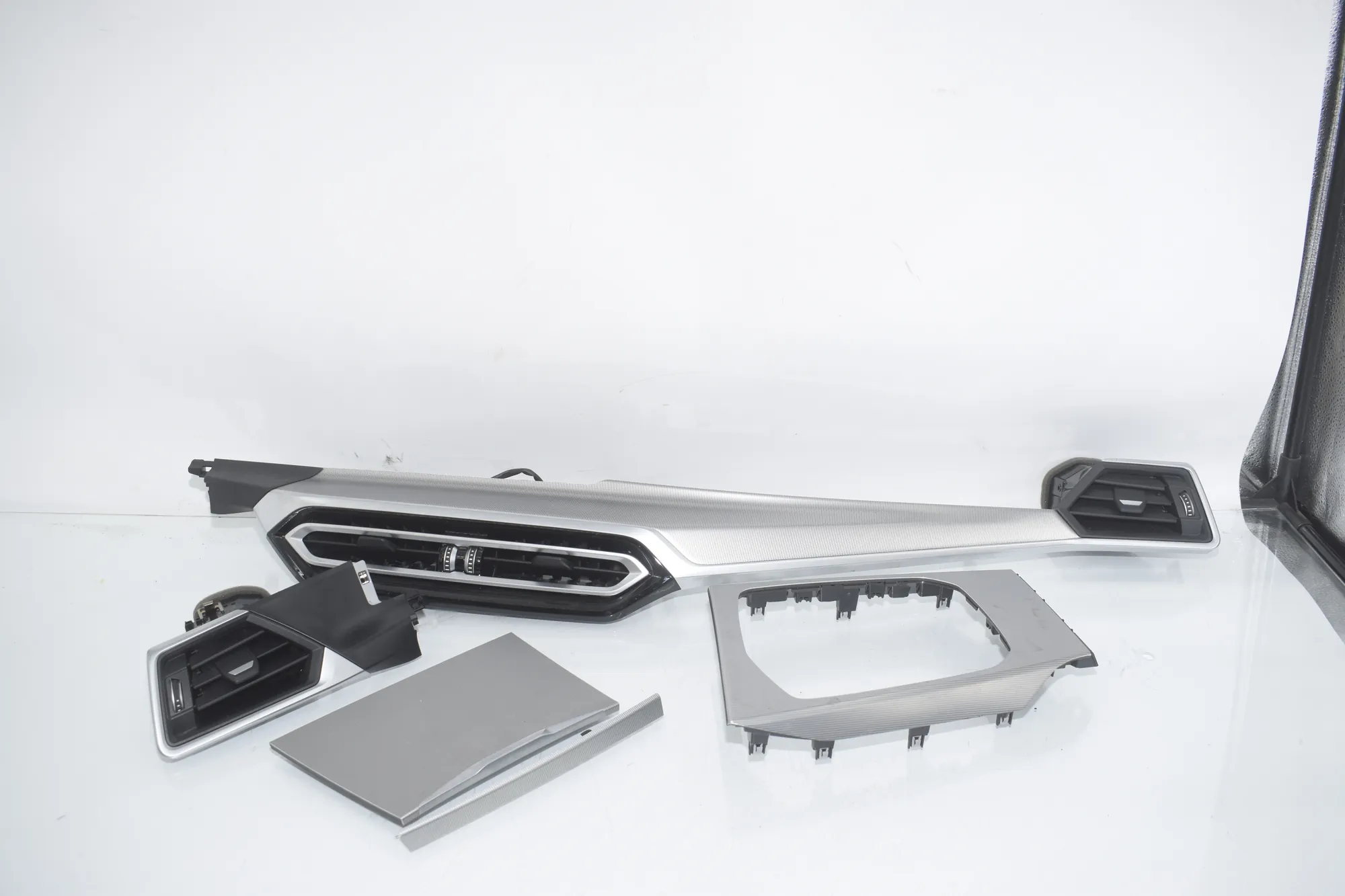 Interior Trim Strips Kit – OEM 6805796 · BMW i4 (G26) BMW i4 (G26) eDrive35 2023 – 4