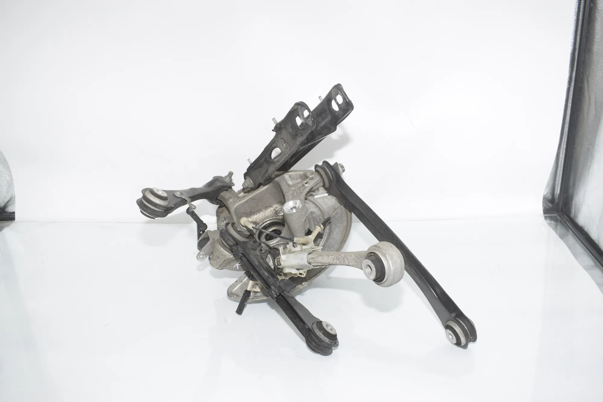 Rear Left Wheel Hub Spindle – OEM 6866337 · BMW 5 (G30) (2016 - -) M 550 d xDrive 2020 – 2