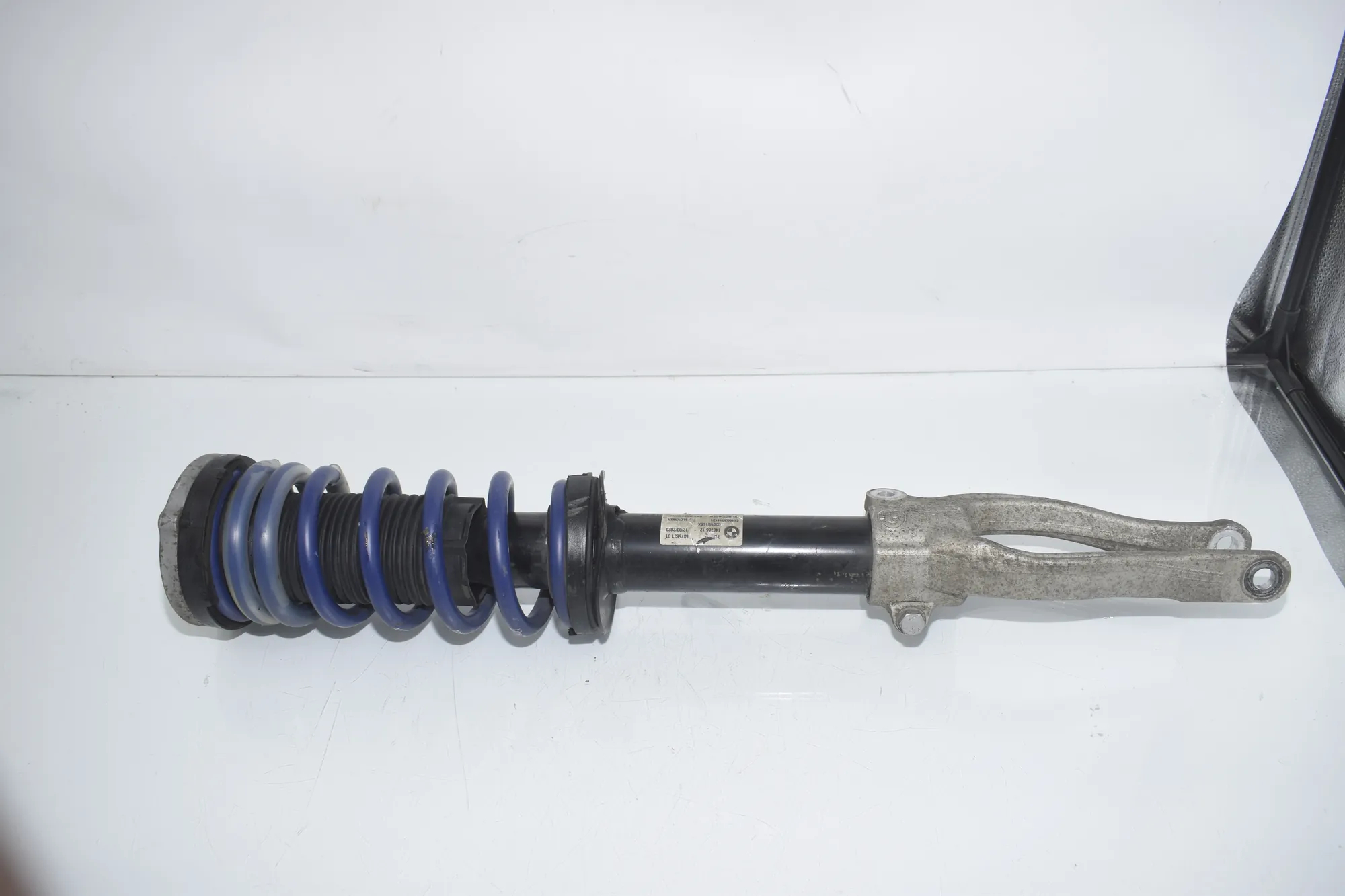 Front Left Shock Absorber – OEM 6875621 · BMW 5 (G30) (2016 - -) M 550 d xDrive 2020