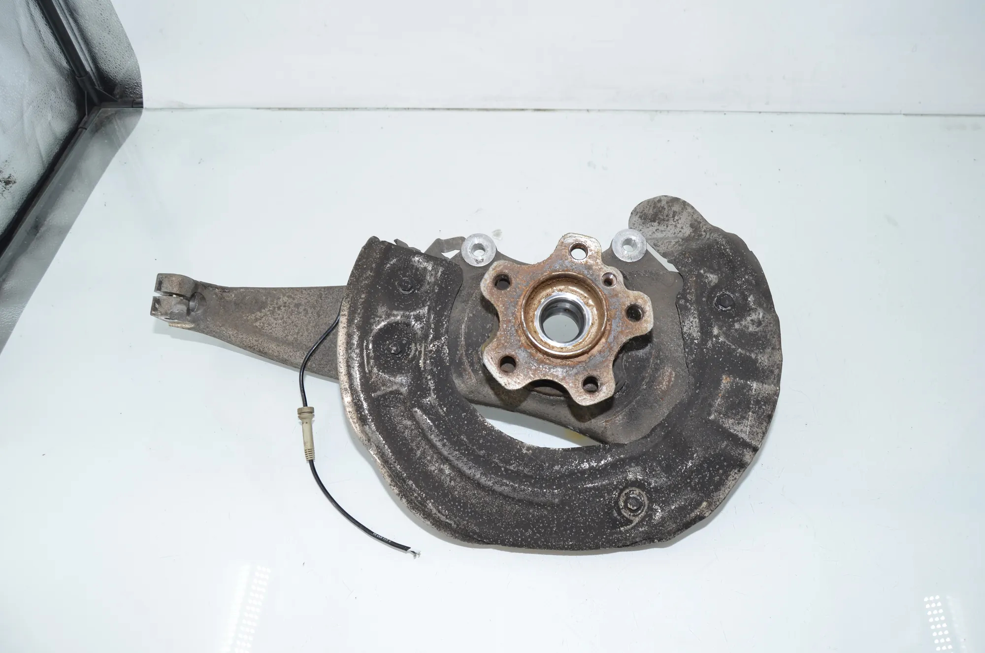 Front Left Wheel Hub – OEM 6884385 · BMW 5 (G30) (2016 - -) M 550 d xDrive 2020 – 3