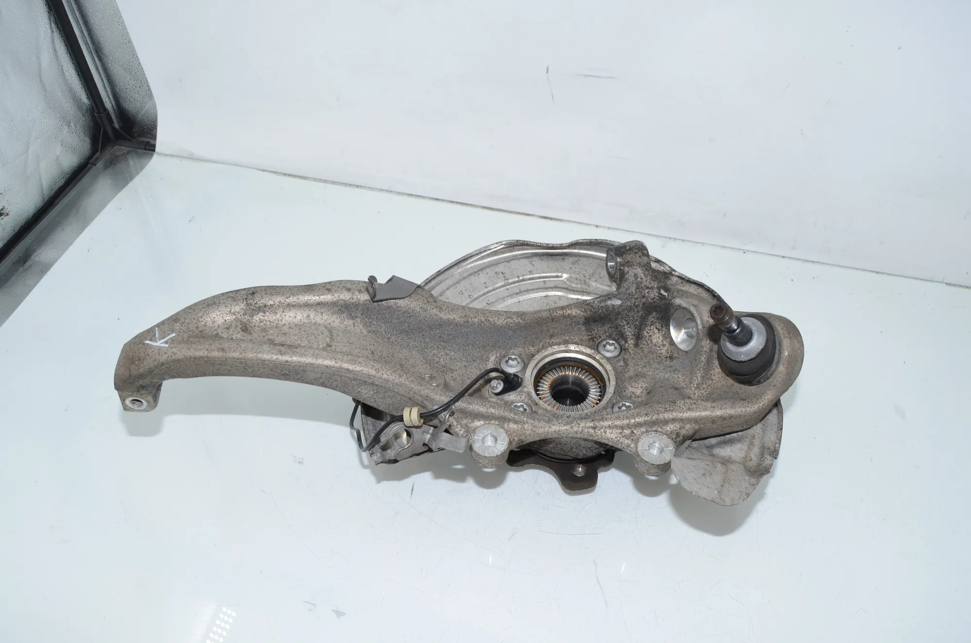 Front Left Wheel Hub – OEM 6884385 · BMW 5 (G30) (2016 - -) M 550 d xDrive 2020 – 2