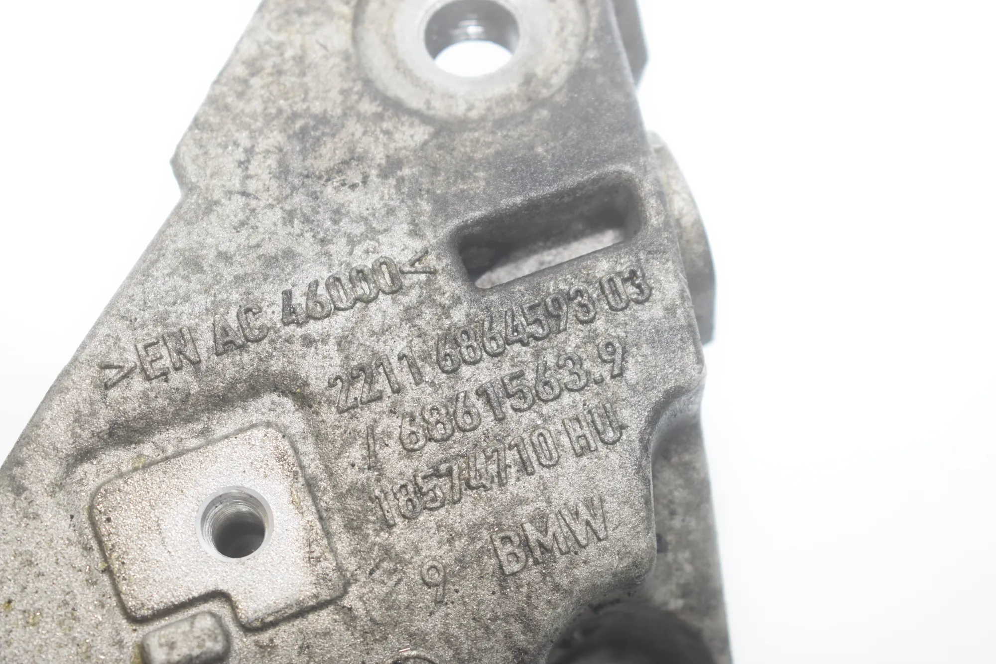 Left Side Engine Bracket – OEM 6870754 · BMW 5 Touring (G31) (2017 - -) 520 d 2019 – 6