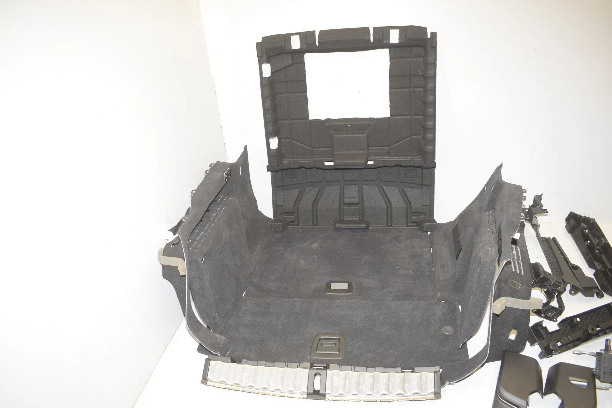 Trunk Trim Kit – OEM 8746656 · BMW 3 Touring (G21) (2019 - -) 320 d Mild-Hybrid 2024 – 3
