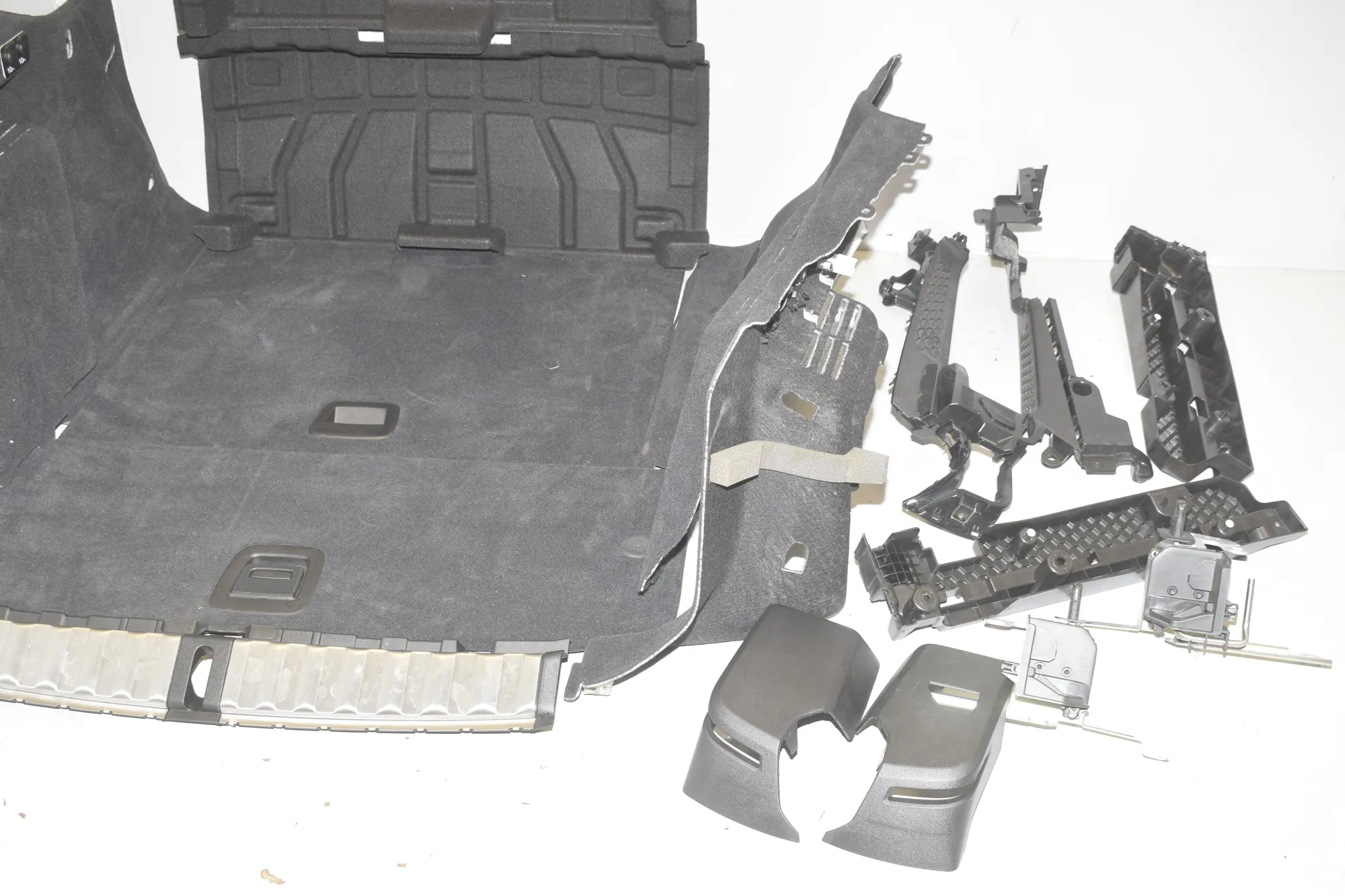 Trunk Trim Kit – OEM 8746656 · BMW 3 Touring (G21) (2019 - -) 320 d Mild-Hybrid 2024 – 4
