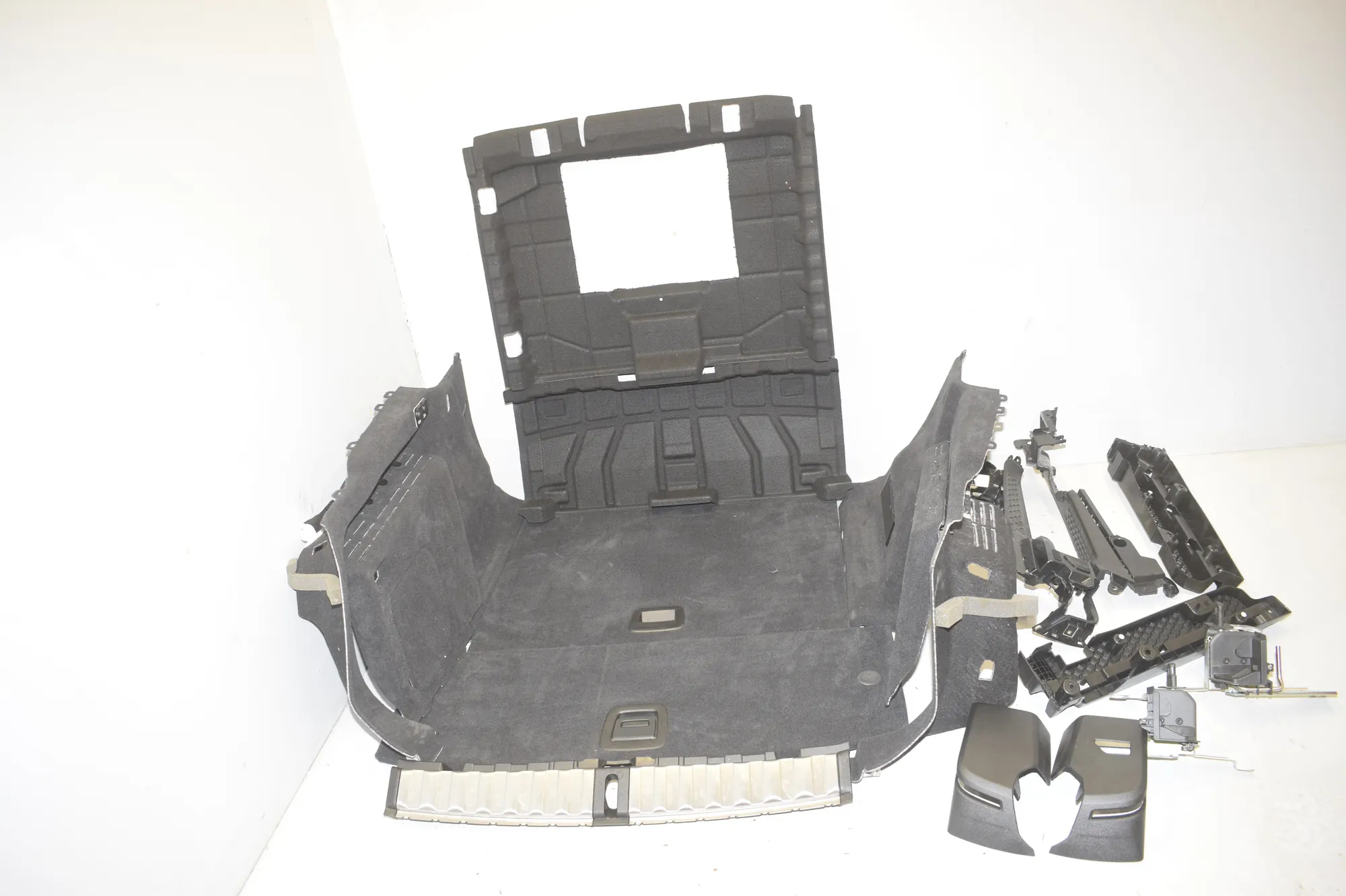 Trunk Trim Kit – OEM 8746656 · BMW 3 Touring (G21) (2019 - -) 320 d Mild-Hybrid 2024 – 2