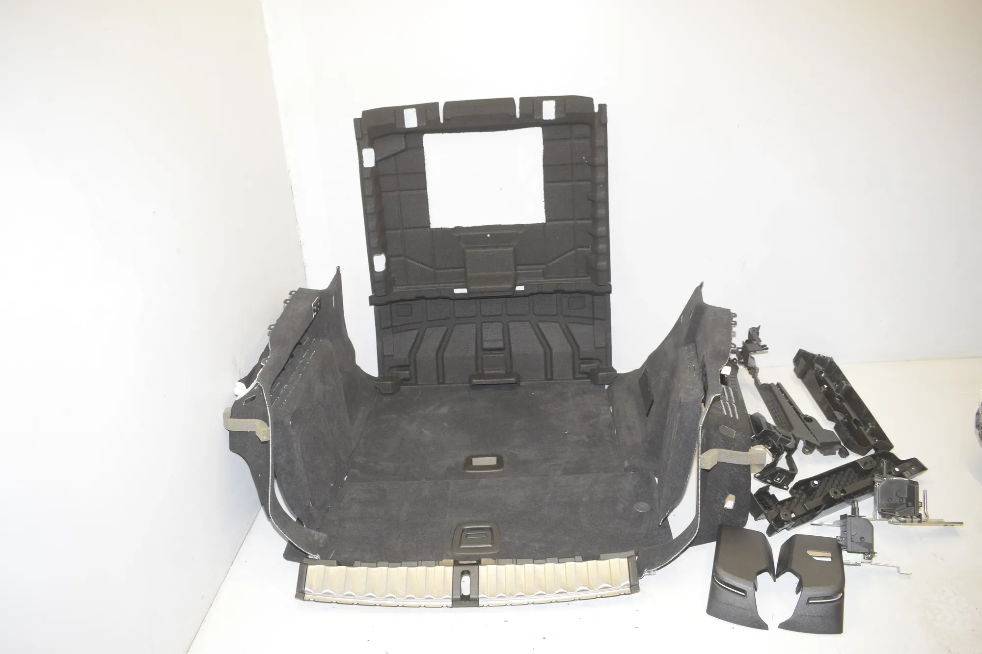 Trunk Trim Kit – OEM 8746656 · BMW 3 Touring (G21) (2019 - -) 320 d Mild-Hybrid 2024 – 5