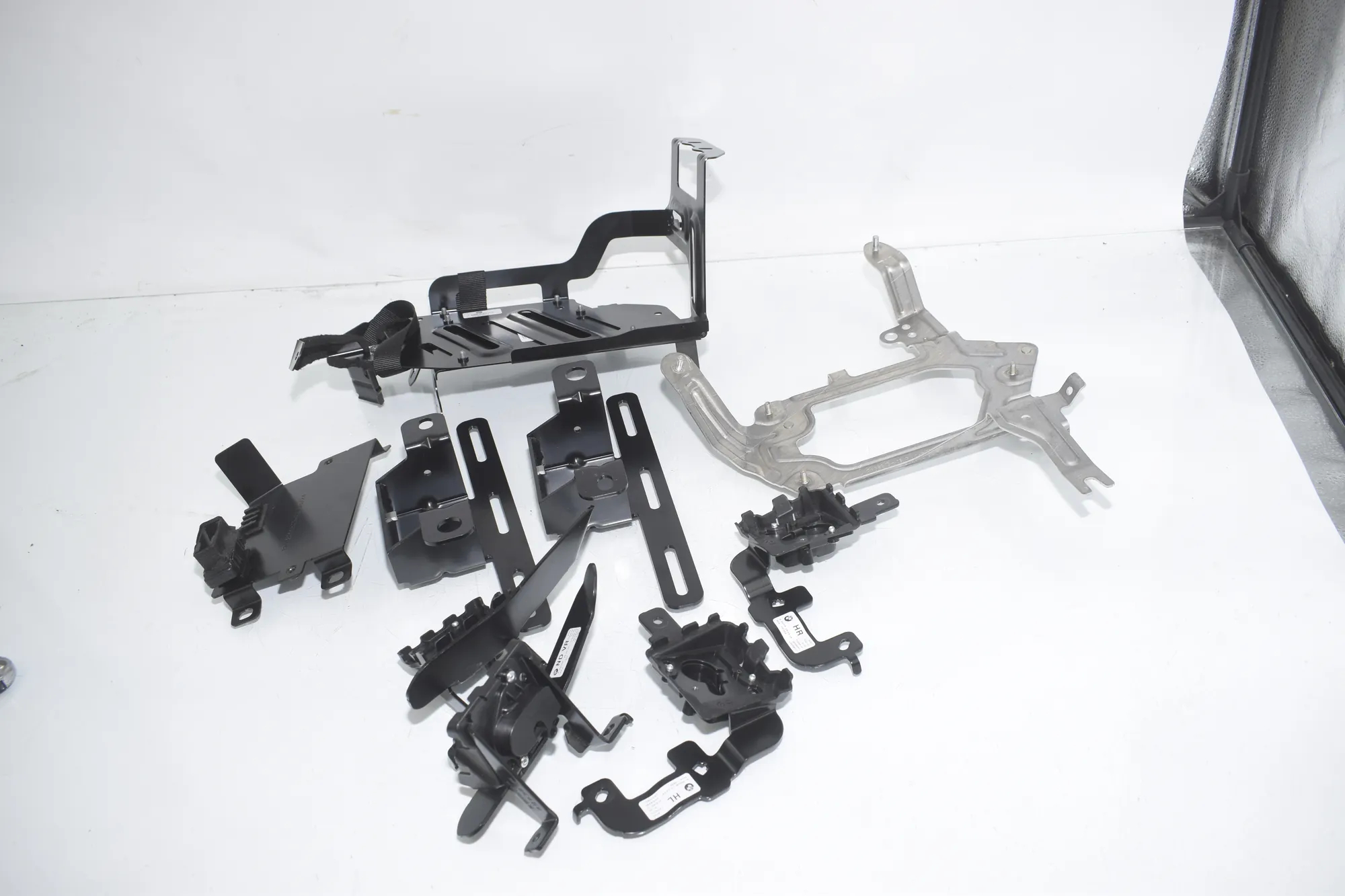 Bracket – OEM 9865515 · BMW 3 Touring (G21) (2019 - -) 320 d Mild-Hybrid 2024 – 3