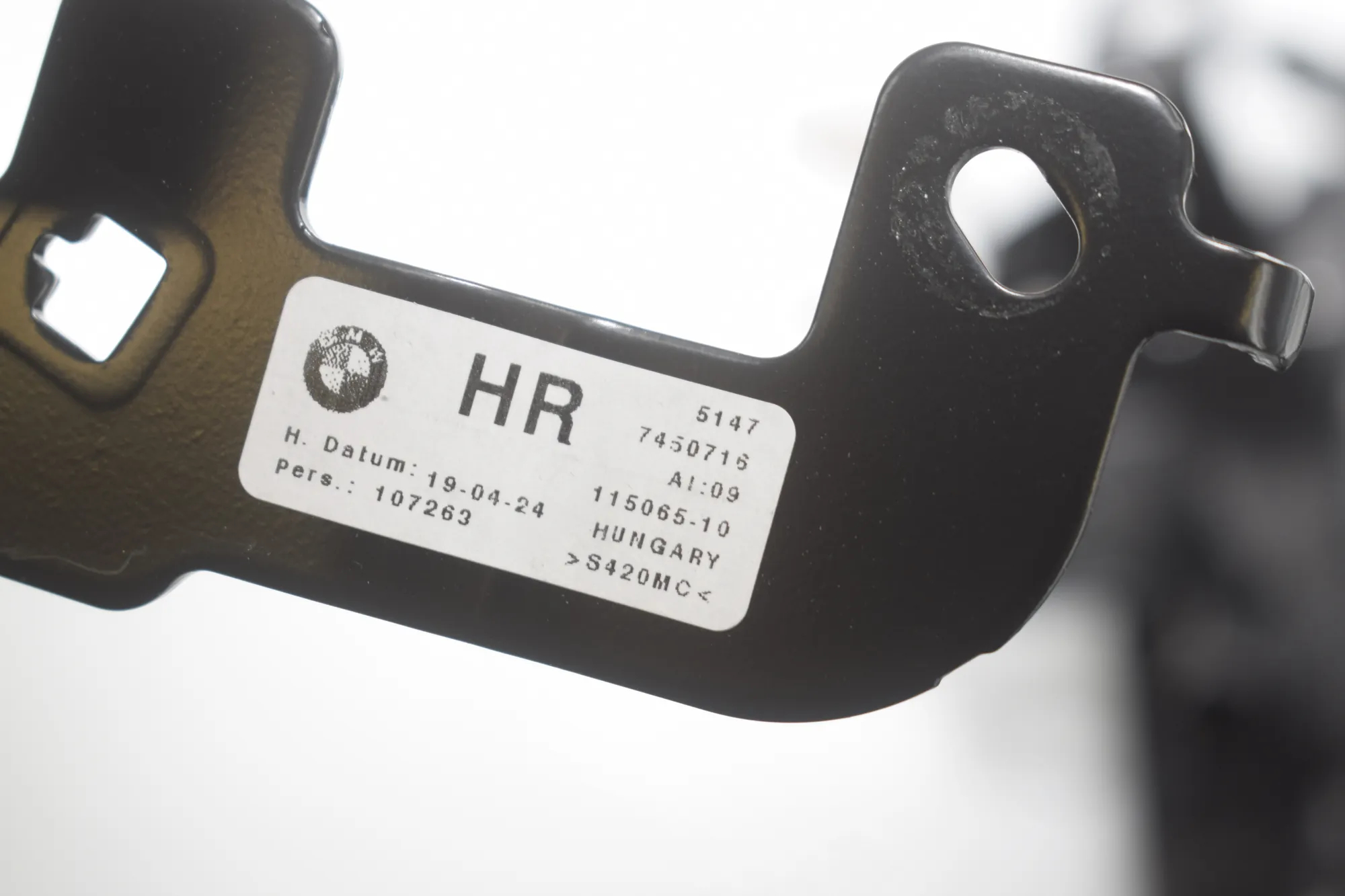 Bracket – OEM 9865515 · BMW 3 Touring (G21) (2019 - -) 320 d Mild-Hybrid 2024 – 9