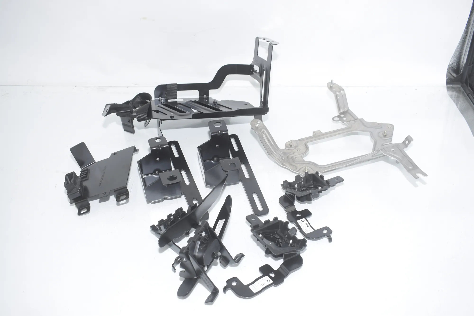 Bracket – OEM 9865515 · BMW 3 Touring (G21) (2019 - -) 320 d Mild-Hybrid 2024