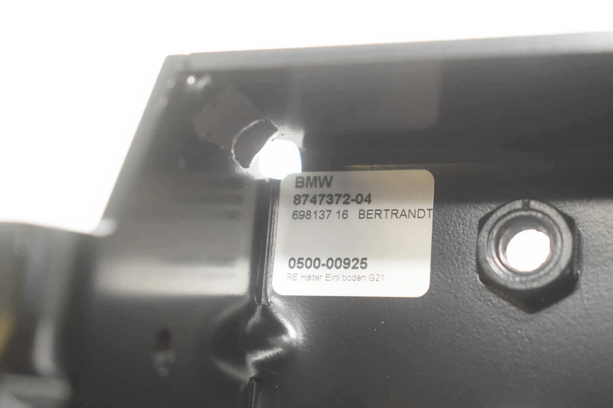 Bracket – OEM 9865515 · BMW 3 Touring (G21) (2019 - -) 320 d Mild-Hybrid 2024 – 8
