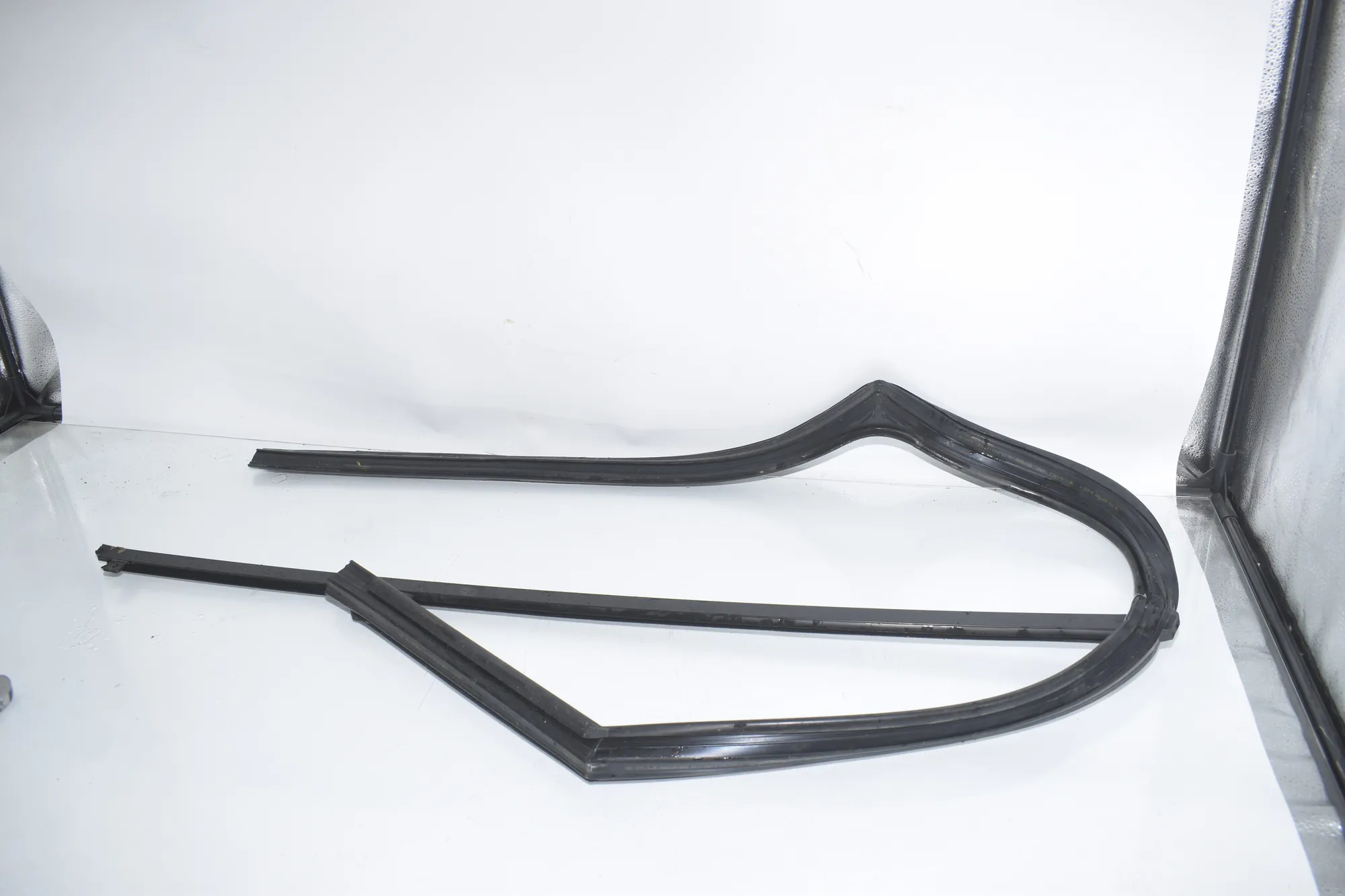 Front Left Door Rubber Seal – OEM 7C0837431A · VW CRAFTER Furgon (SY_) (2016 - -) 2.0 TDI 2022