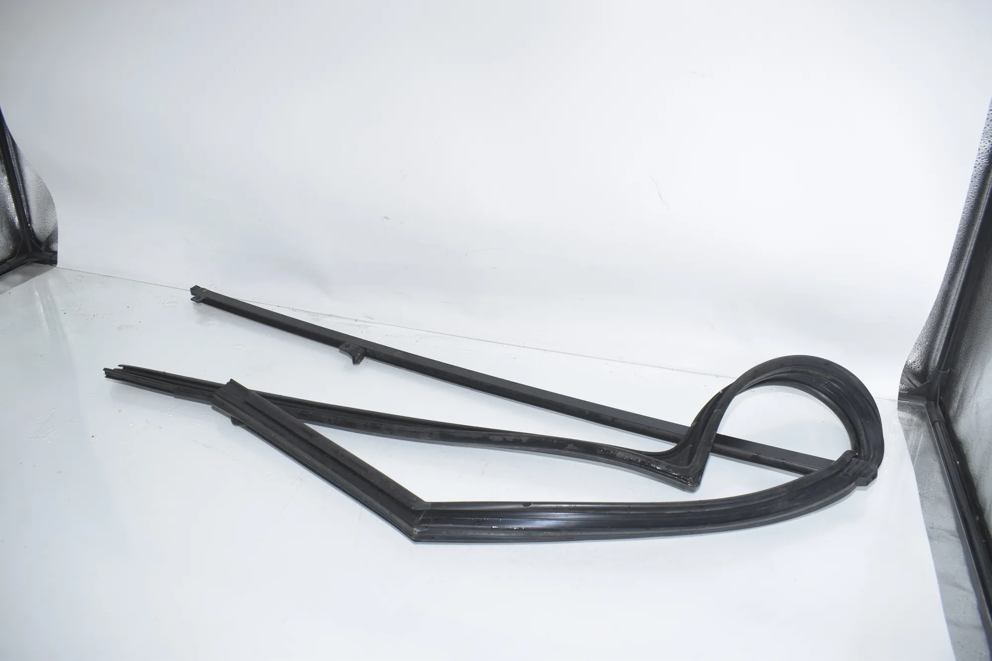 Front Left Door Rubber Seal – OEM 7C0837431A · VW CRAFTER Furgon (SY_) (2016 - -) 2.0 TDI 2022 – 2