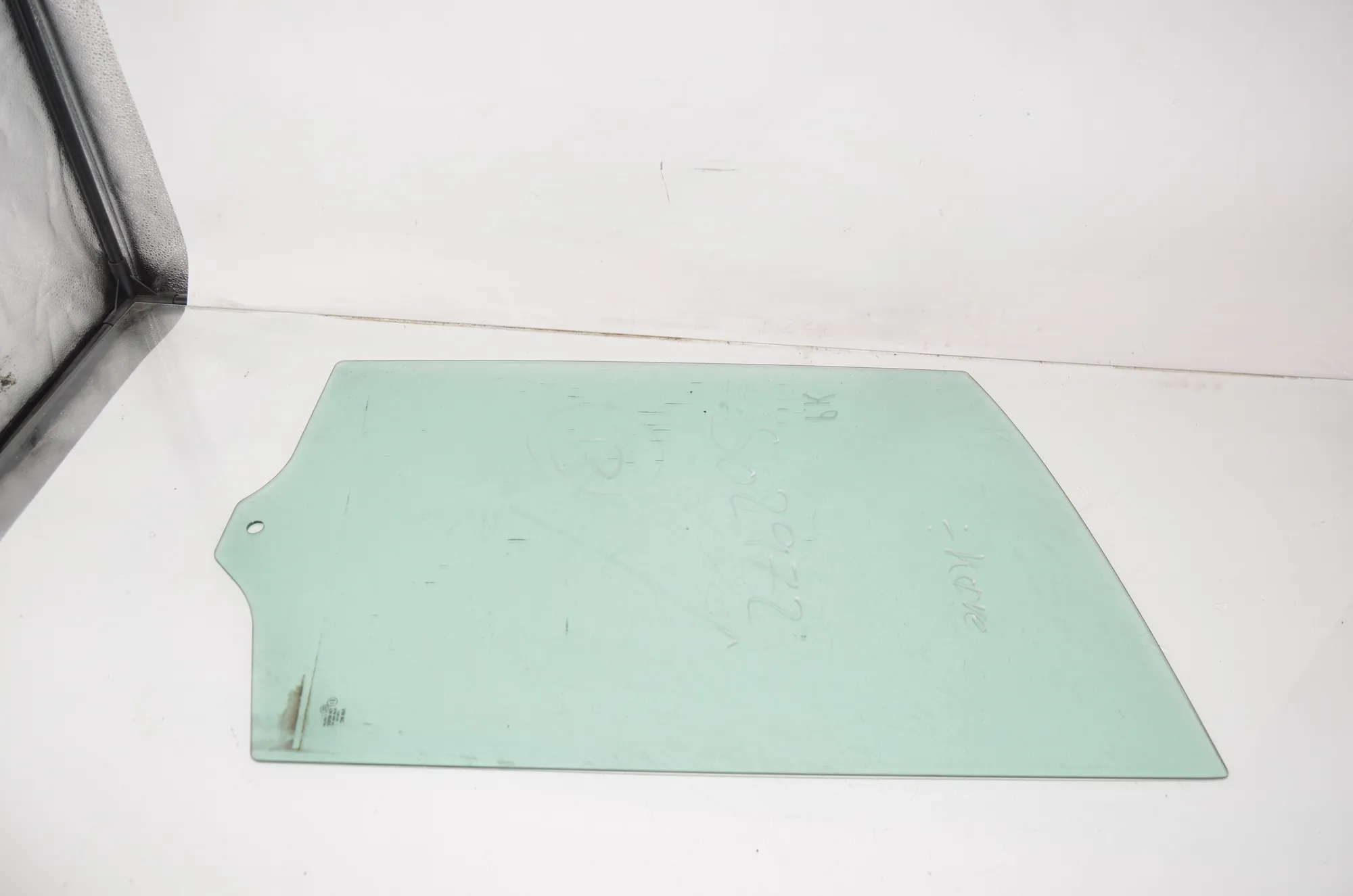 Front Left Door Window – OEM 7C0845201A · VW CRAFTER Furgon (SY_) (2016 - -) 2.0 TDI 2022