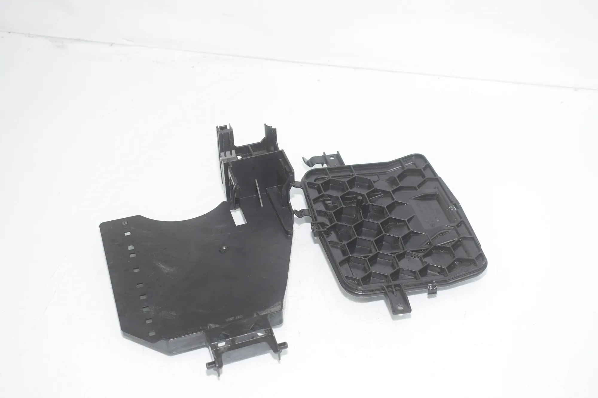 Other Body Parts – OEM 7C0061261A · VW CRAFTER Furgon (SY_) (2016 - -) 2.0 TDI 2022