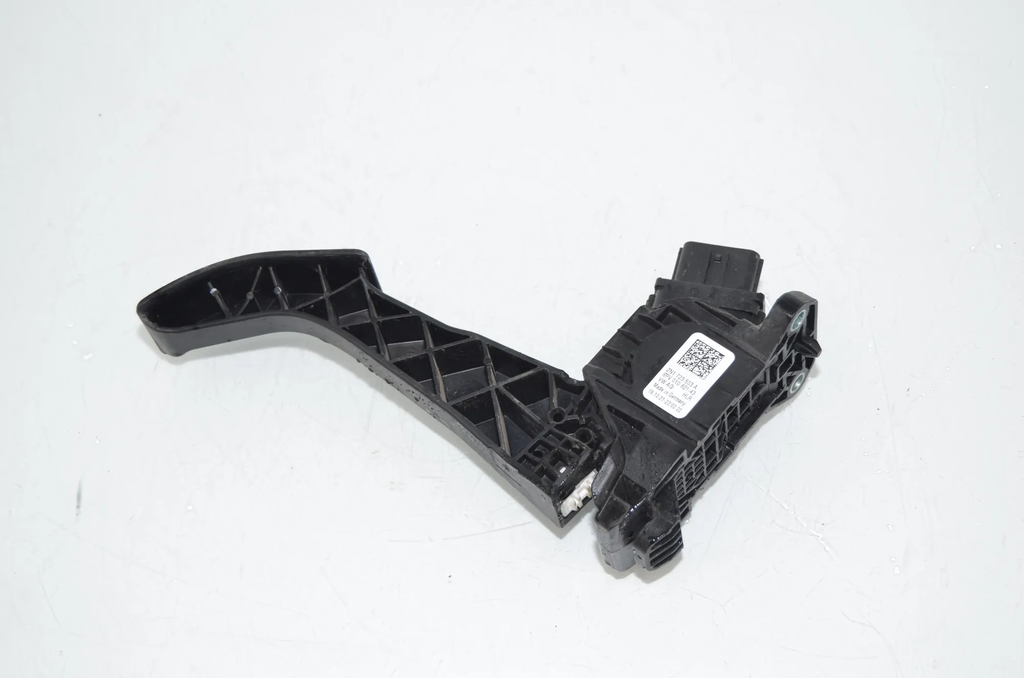 Throttle Pedal – OEM 2N1723503A · VW CRAFTER Furgon (SY_) (2016 - -) 2.0 TDI 2022 – 4
