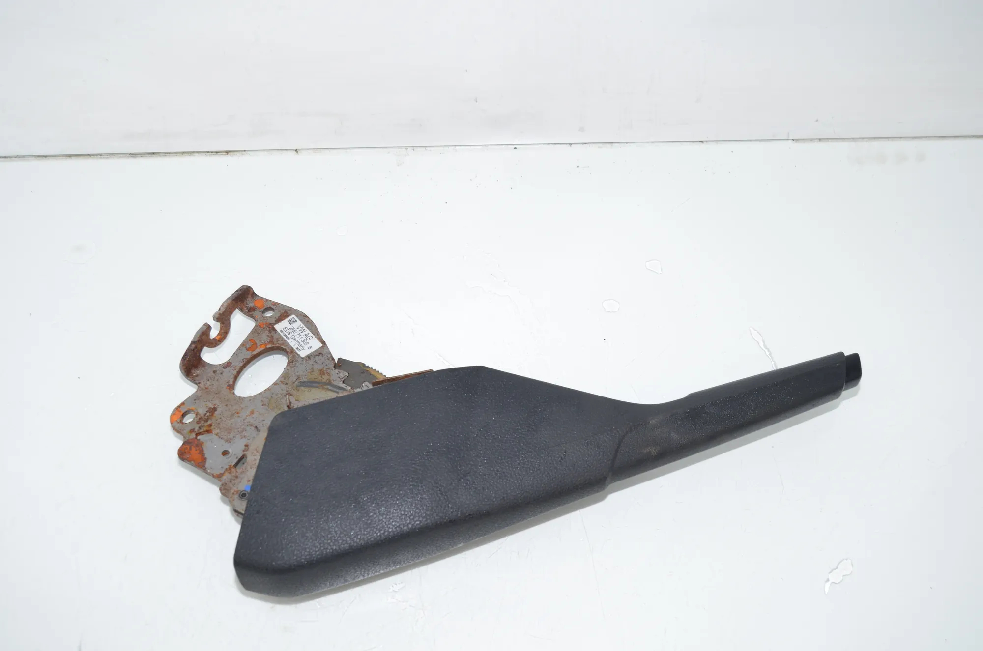 Handbrake Handle – OEM 2N0711303B · VW CRAFTER Furgon (SY_) (2016 - -) 2.0 TDI 2022 – 2