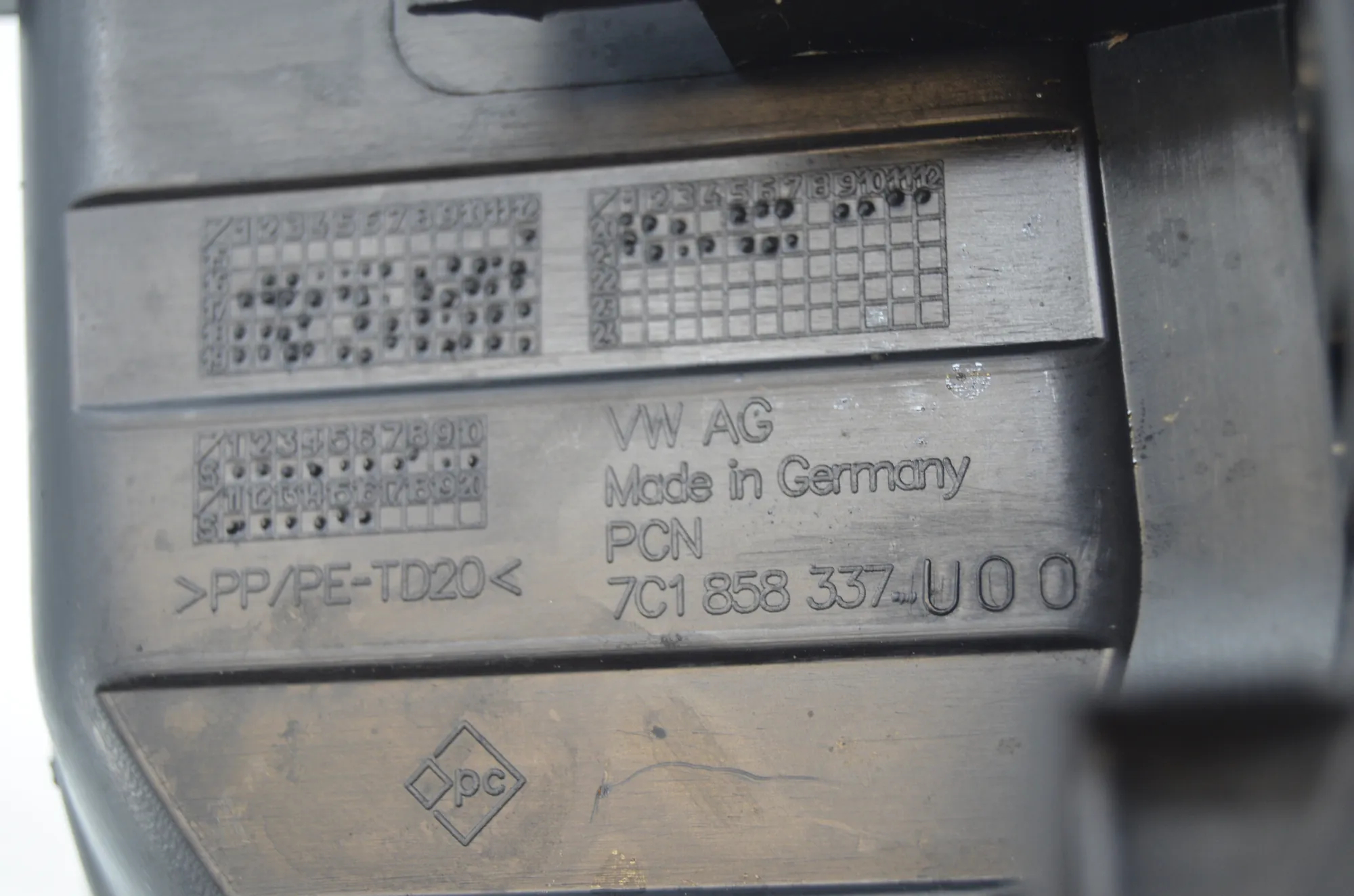 Cup Holder – OEM 7C1858337 · VW CRAFTER Furgon (SY_) (2016 - -) 2.0 TDI 2022 – 5