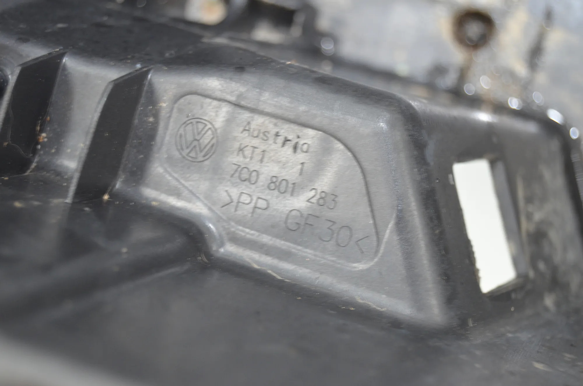 Battery Holder Tray – OEM 7C0801283 · VW CRAFTER Furgon (SY_) (2016 - -) 2.0 TDI 2022 – 5