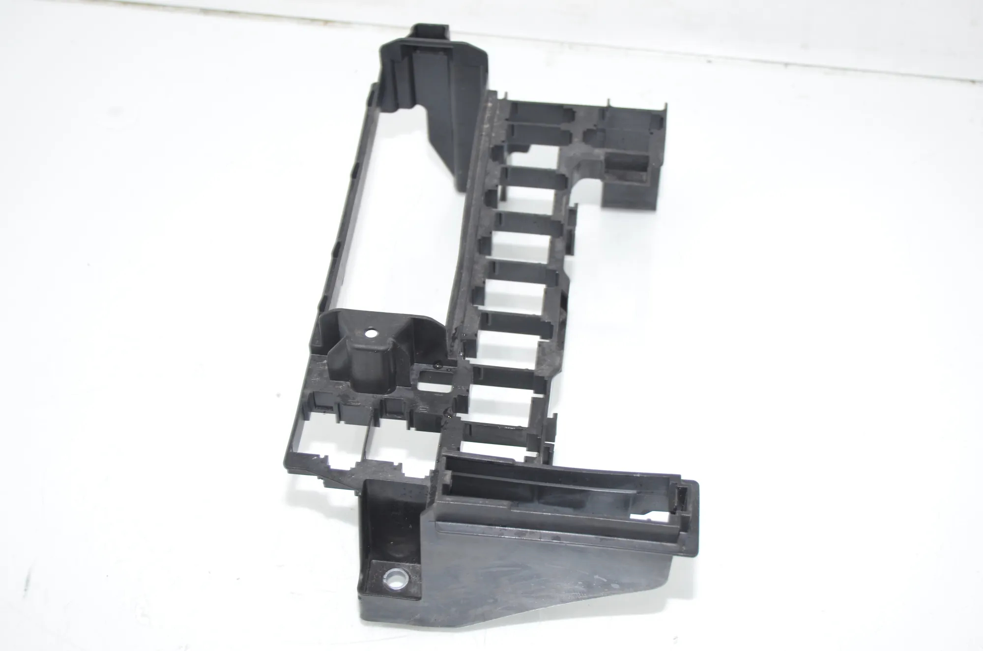 Bracket – OEM 7C0035205D · VW CRAFTER Furgon (SY_) (2016 - -) 2.0 TDI 2022 – 4