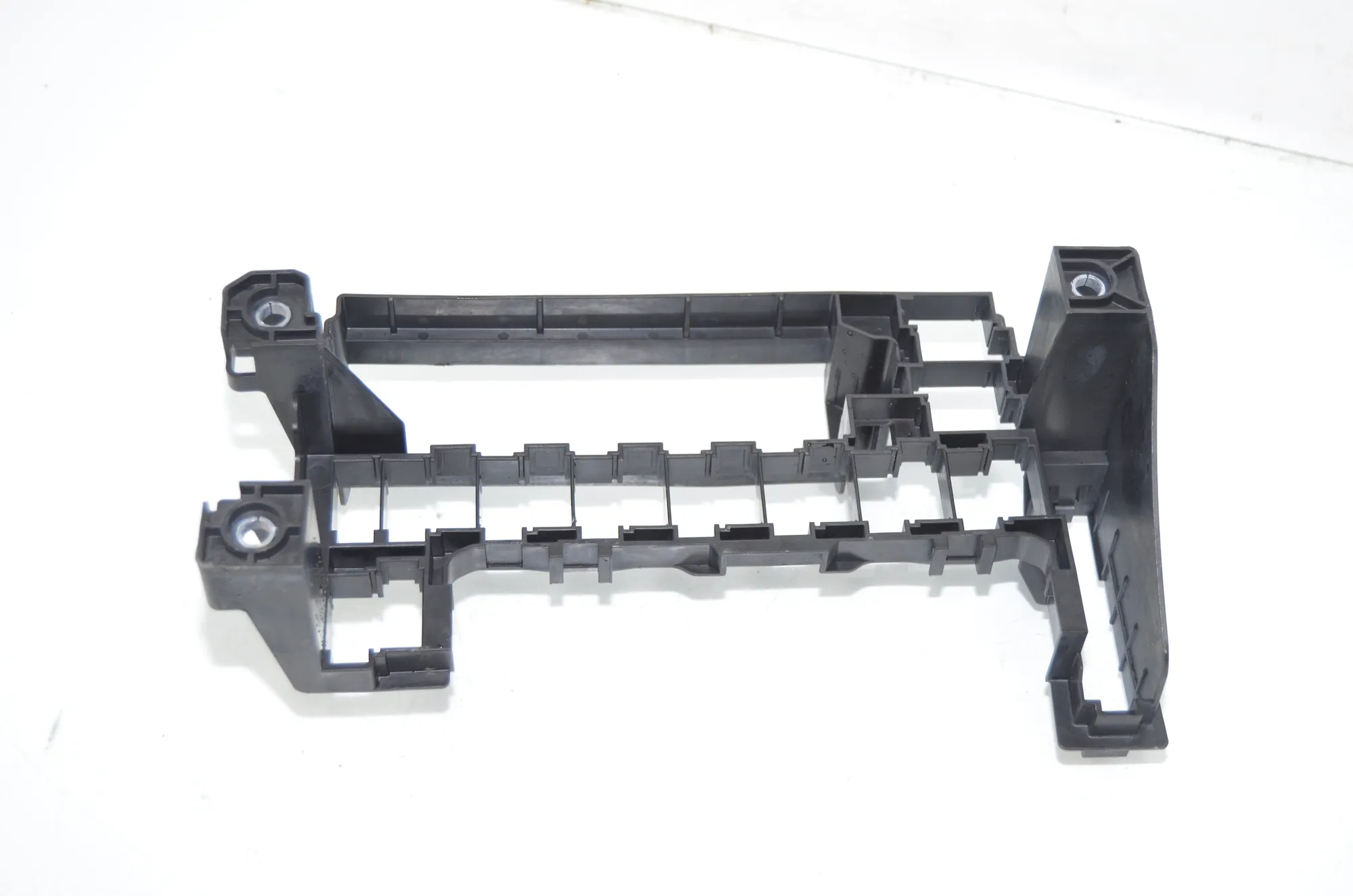 Bracket – OEM 7C0035205D · VW CRAFTER Furgon (SY_) (2016 - -) 2.0 TDI 2022 – 2