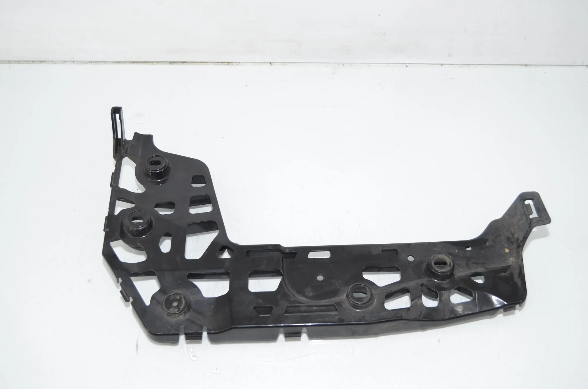 Rear Right Bumper Bracket – OEM 7C0807394A · VW CRAFTER Furgon (SY_) (2016 - -) 2.0 TDI 2022