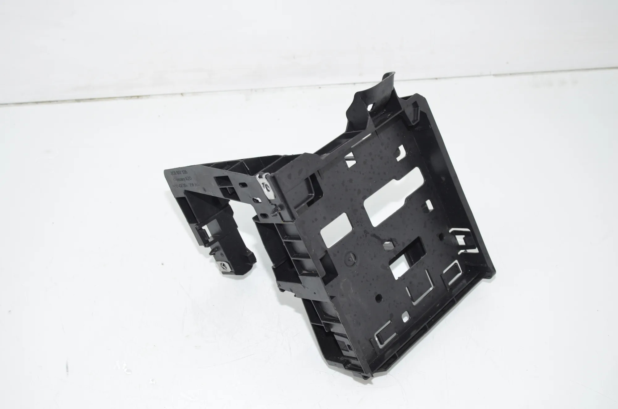 Bracket – OEM 7C0937535 · VW CRAFTER Furgon (SY_) (2016 - -) 2.0 TDI 2022 – 3