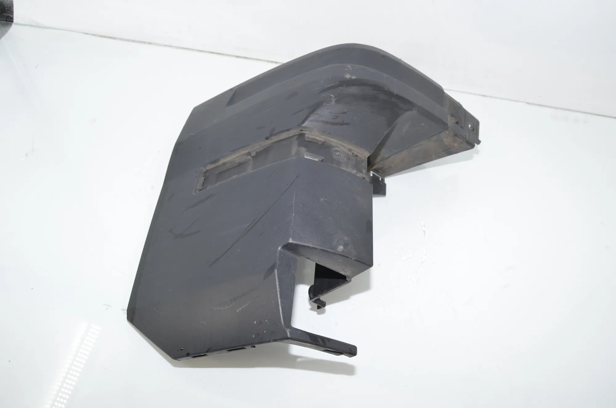 Rear Bumper Right Side Corner – OEM 7C0807322B · VW CRAFTER Furgon (SY_) (2016 - -) 2.0 TDI 2022 – 2