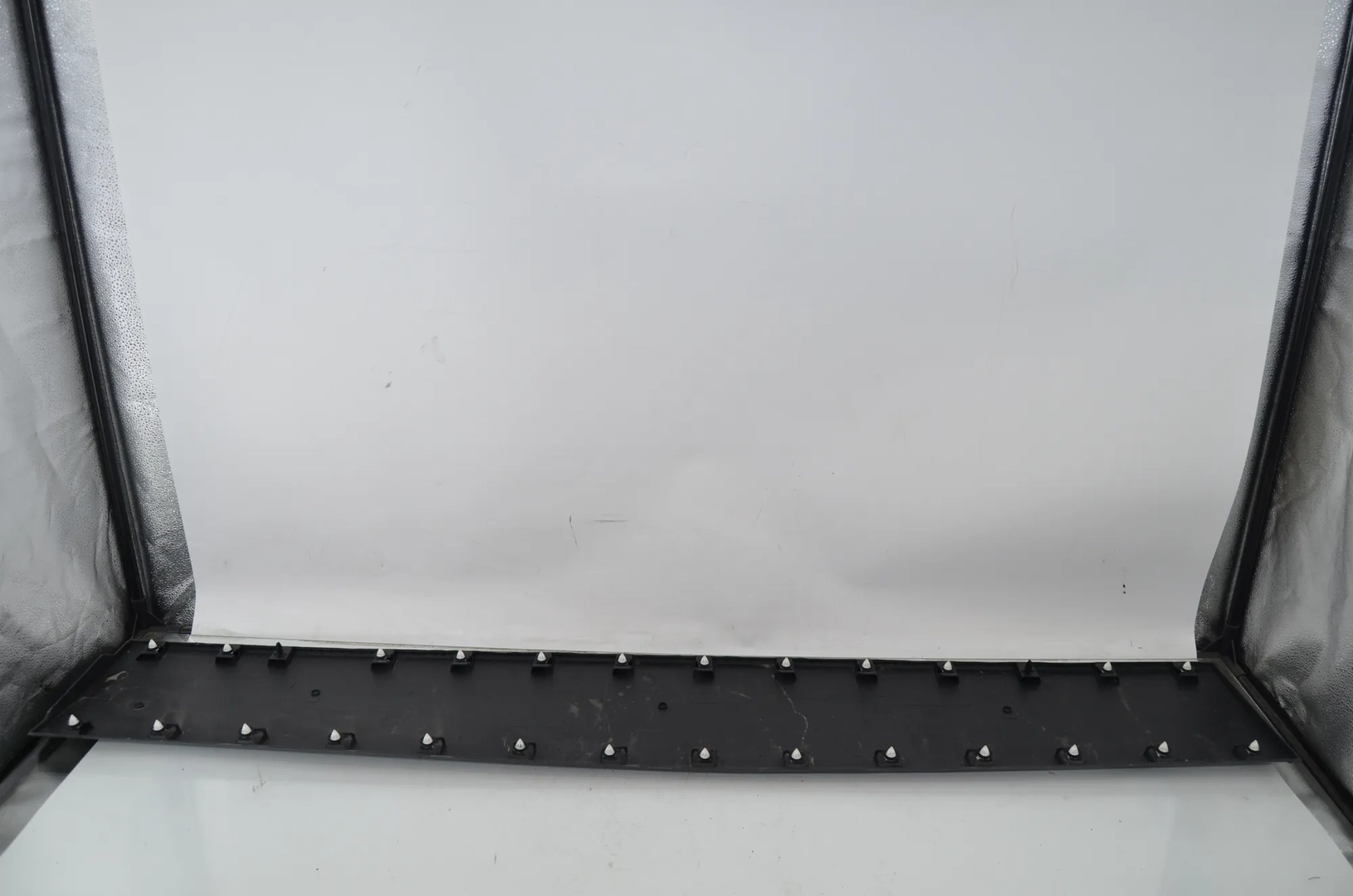Stumdmųjų durų moldingas – OEM 7C0853517A · VW CRAFTER Furgon (SY_) (2016 - -) 2.0 TDI 2022 – 3