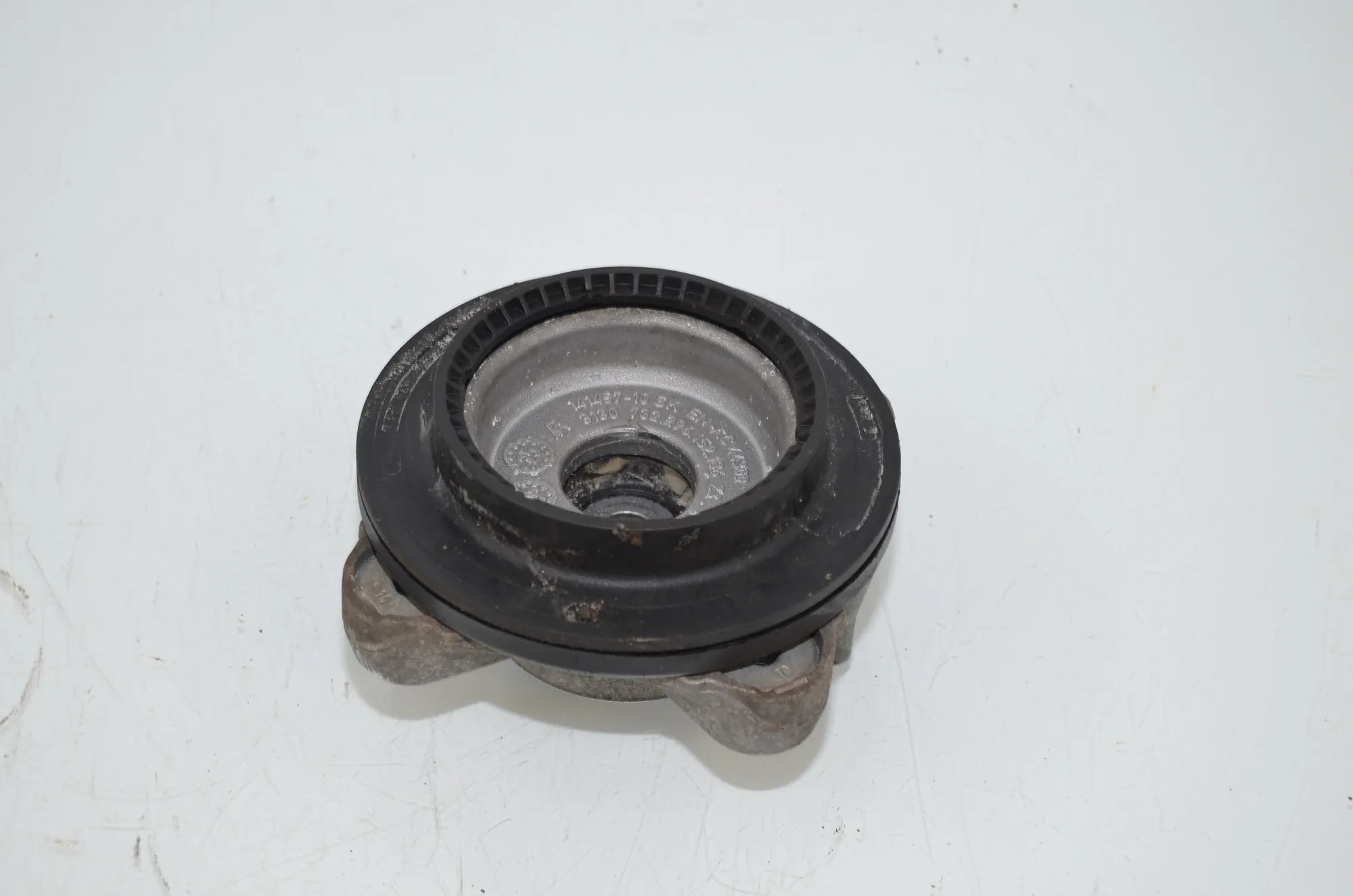 Front Left Shock Absorber Bracket – OEM 6889272 · BMW 3 Touring (G21) (2019 - -) 320 d Mild-Hybrid 2024 – 4
