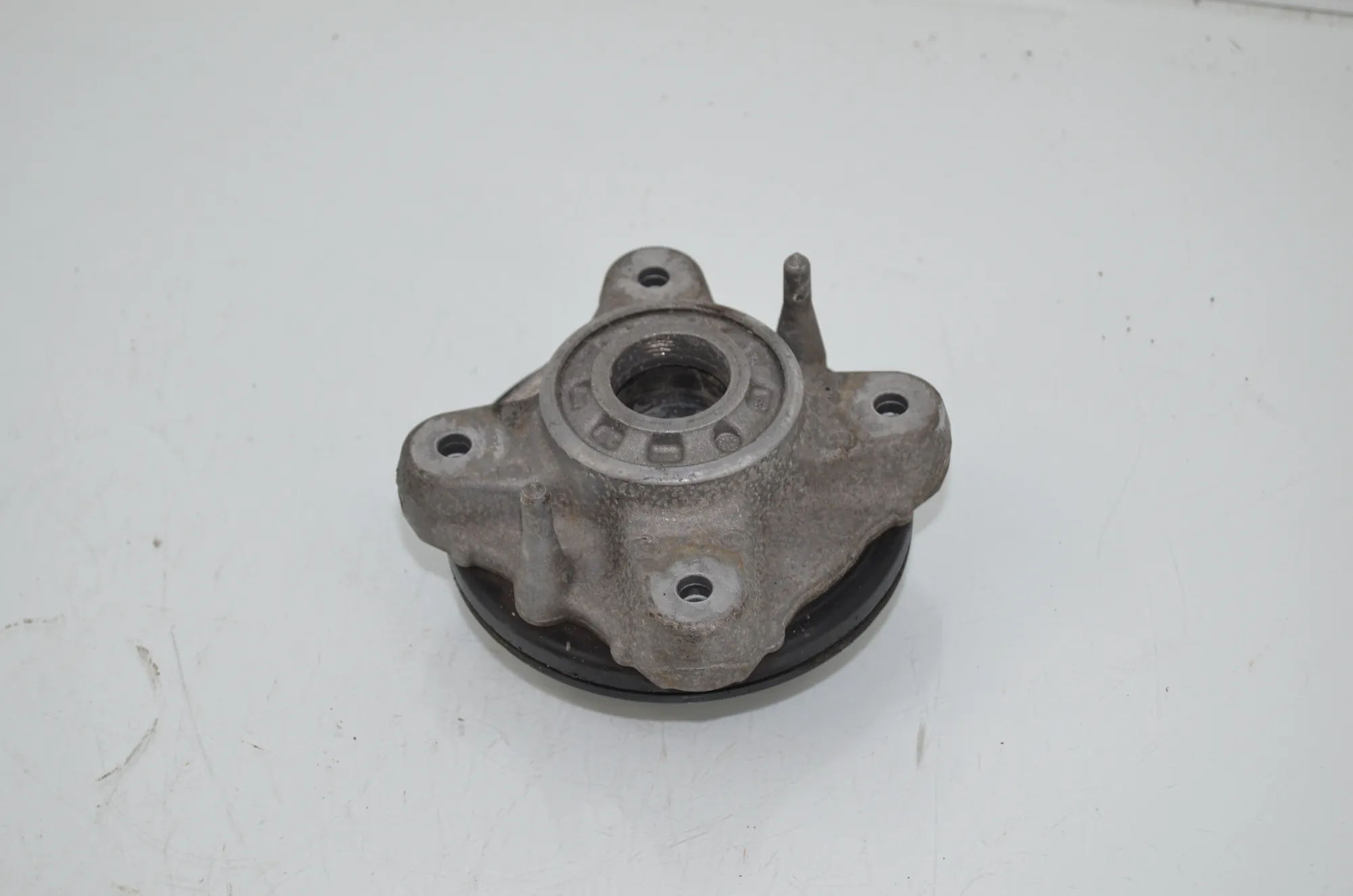 Front Left Shock Absorber Bracket – OEM 6889272 · BMW 3 Touring (G21) (2019 - -) 320 d Mild-Hybrid 2024 – 2