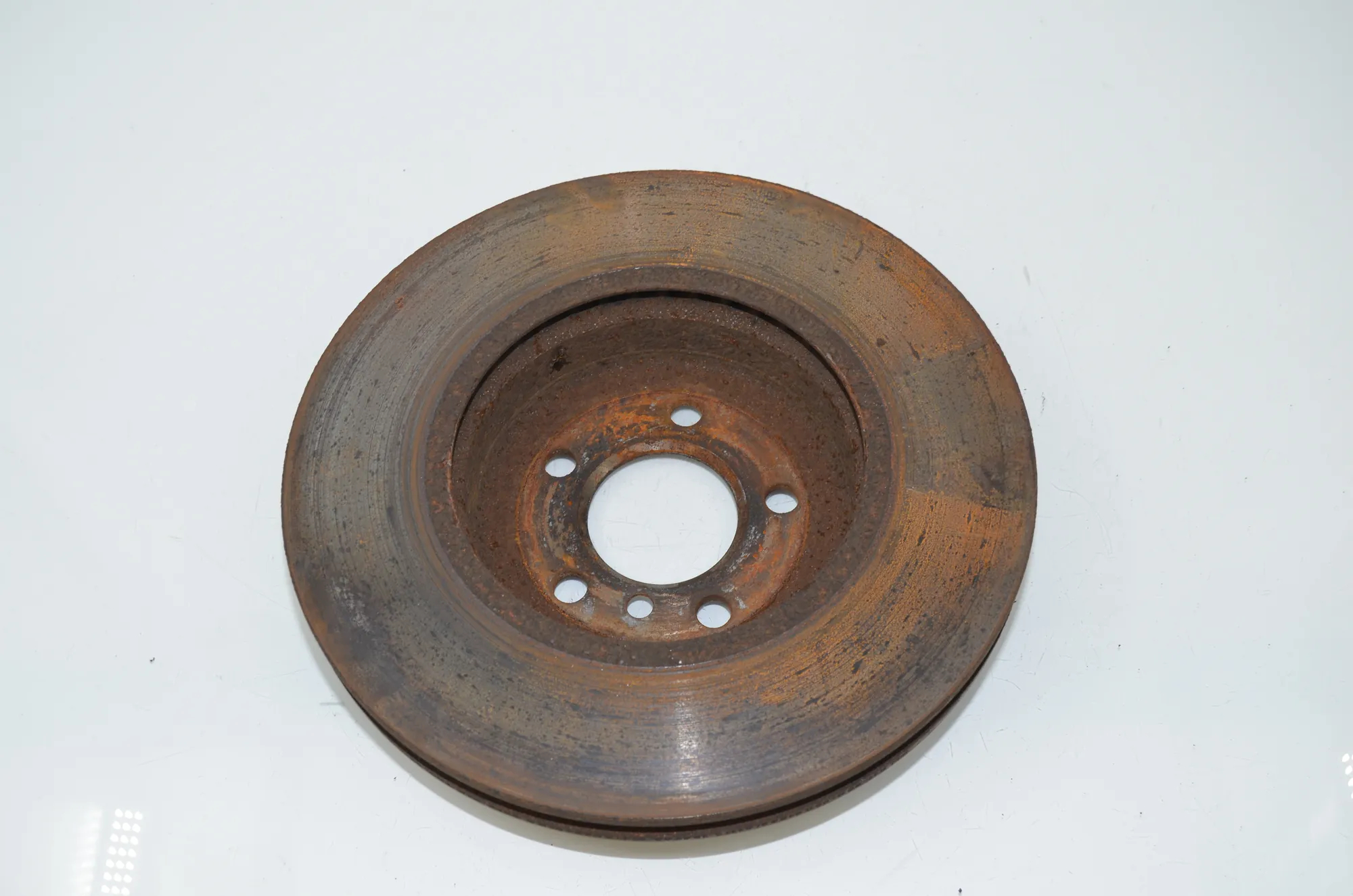 Front Left Brake Disc – OEM 6898729 · BMW 5 Touring (F11) 530 d xDrive 2012 – 3