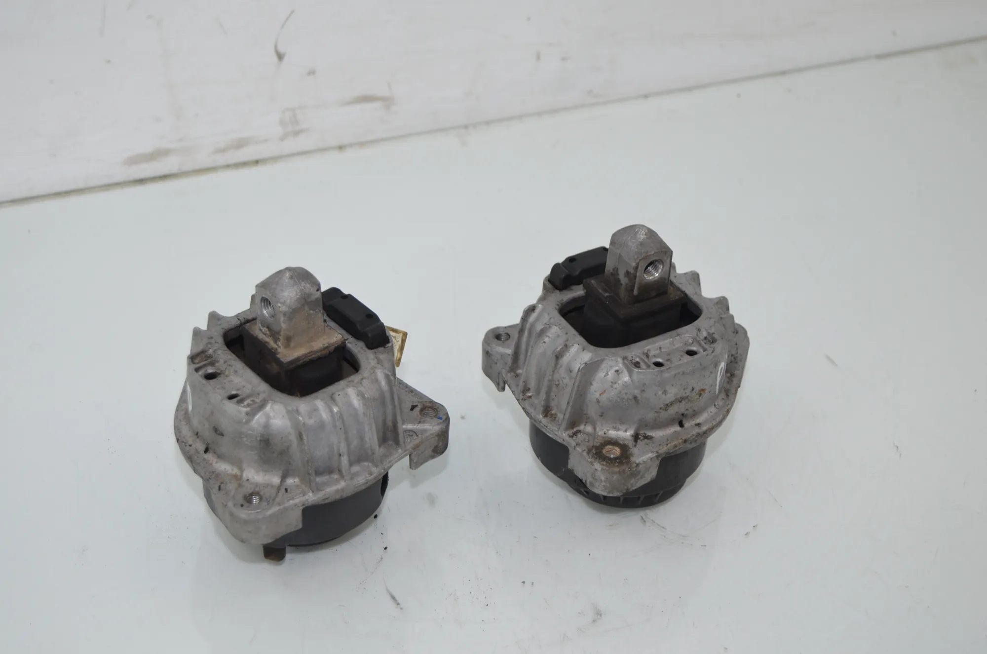 Right Side Engine Mount – OEM 6777382 · BMW 5 Touring (F11) 530 d xDrive 2012 – 2