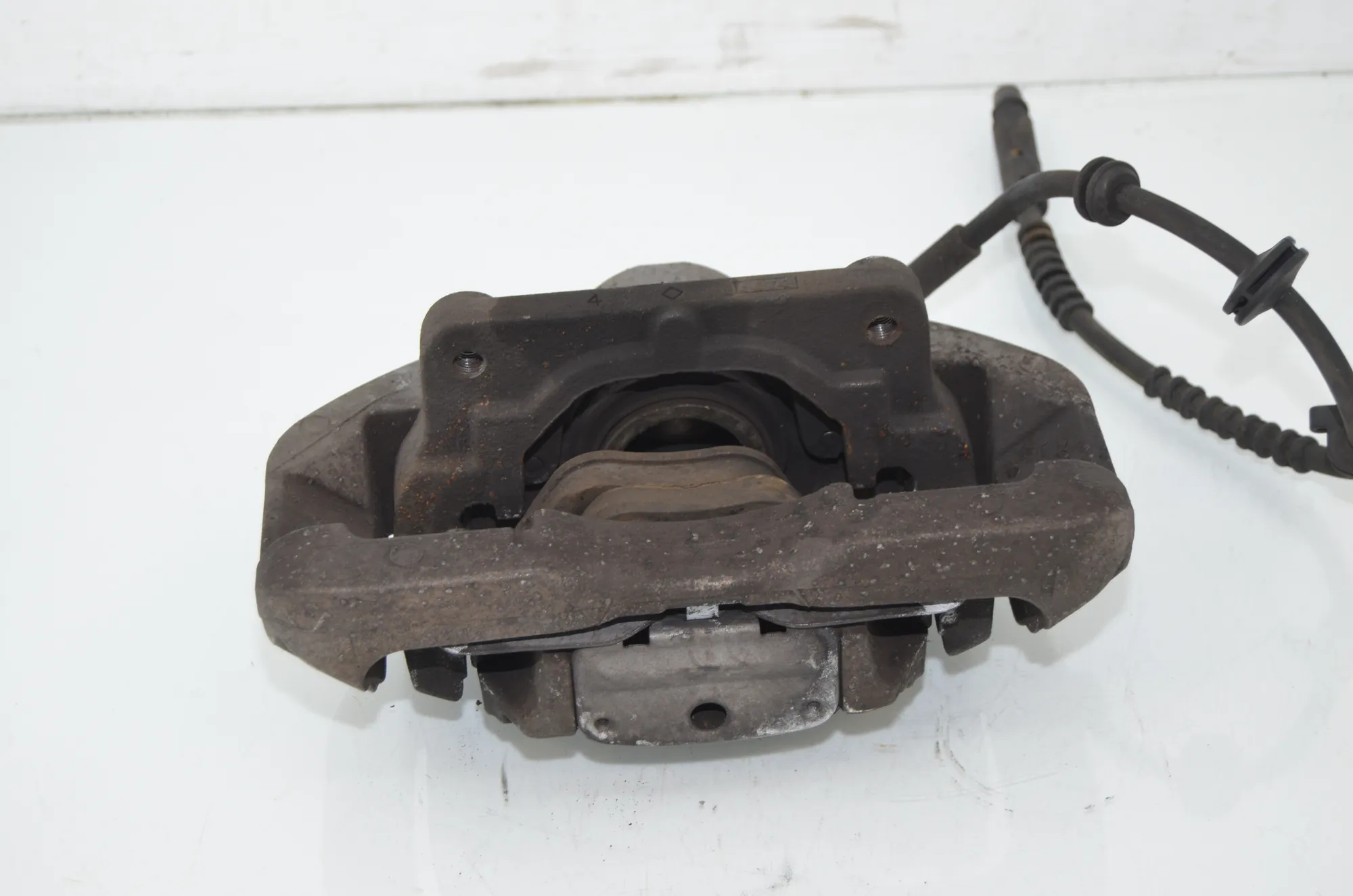 Front Left Brake Caliper – OEM 6792689 · BMW 5 Touring (F11) 530 d xDrive 2012 – 3