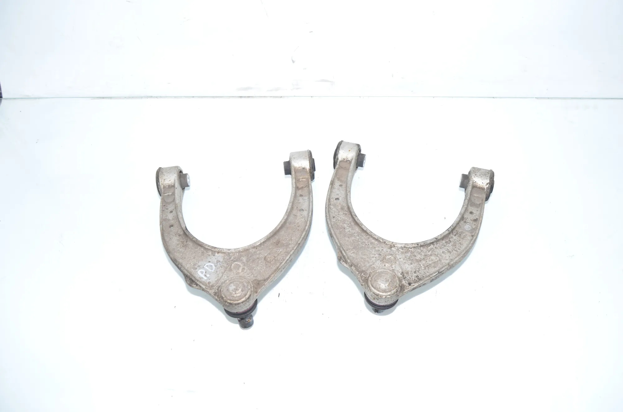 Front Right Upper Control Arm – OEM 6775967 · BMW 5 Touring (F11) 530 d xDrive 2012 – 4