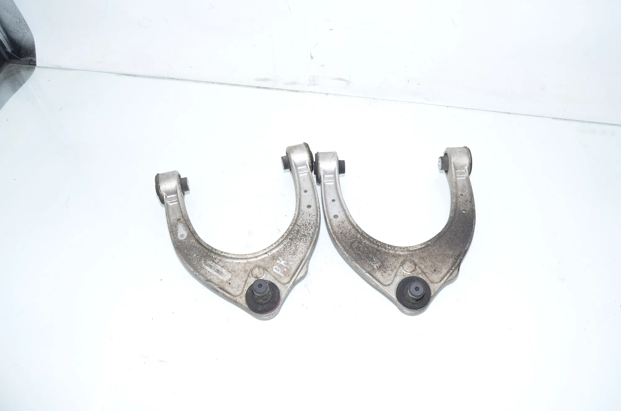 Front Right Upper Control Arm – OEM 6775967 · BMW 5 Touring (F11) 530 d xDrive 2012 – 2