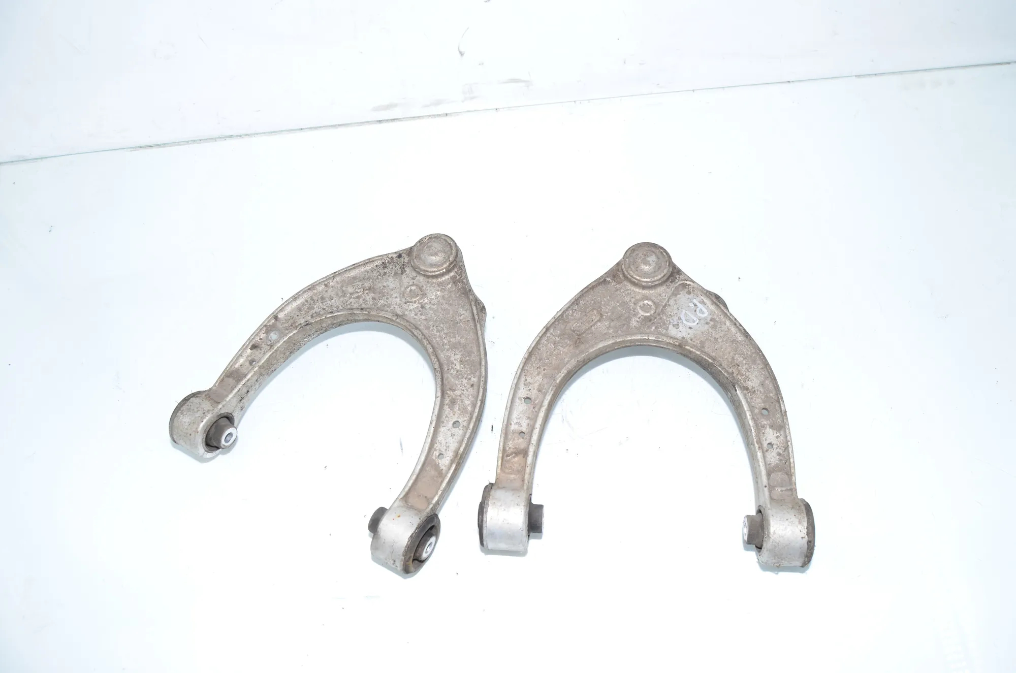 Front Right Upper Control Arm – OEM 6775967 · BMW 5 Touring (F11) 530 d xDrive 2012 – 3