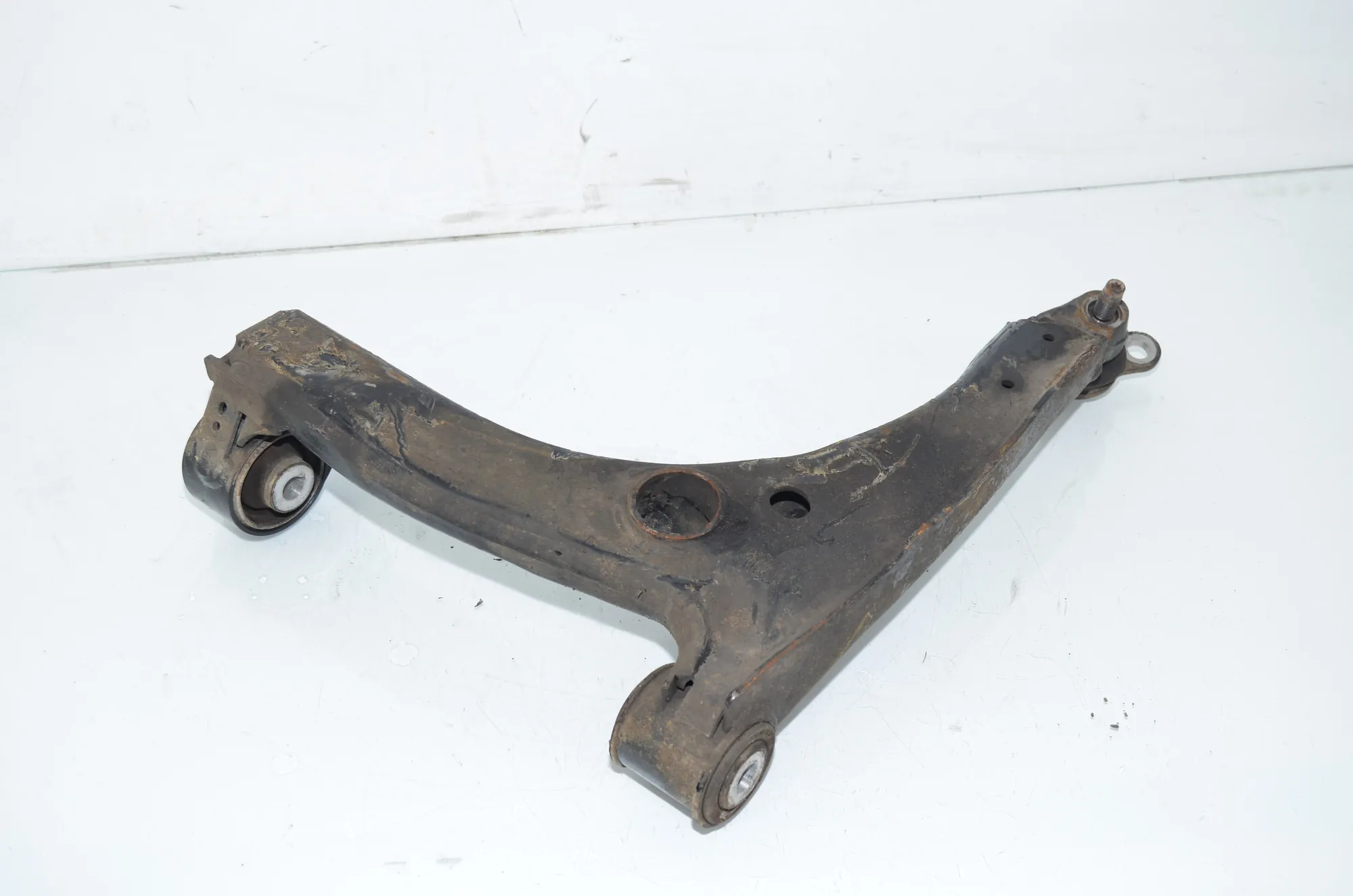 Front Right Lower Control Arm – OEM 2N0407152M · VW CRAFTER Furgon (SY_) (2016 - -) 2.0 TDI 2022 – 4