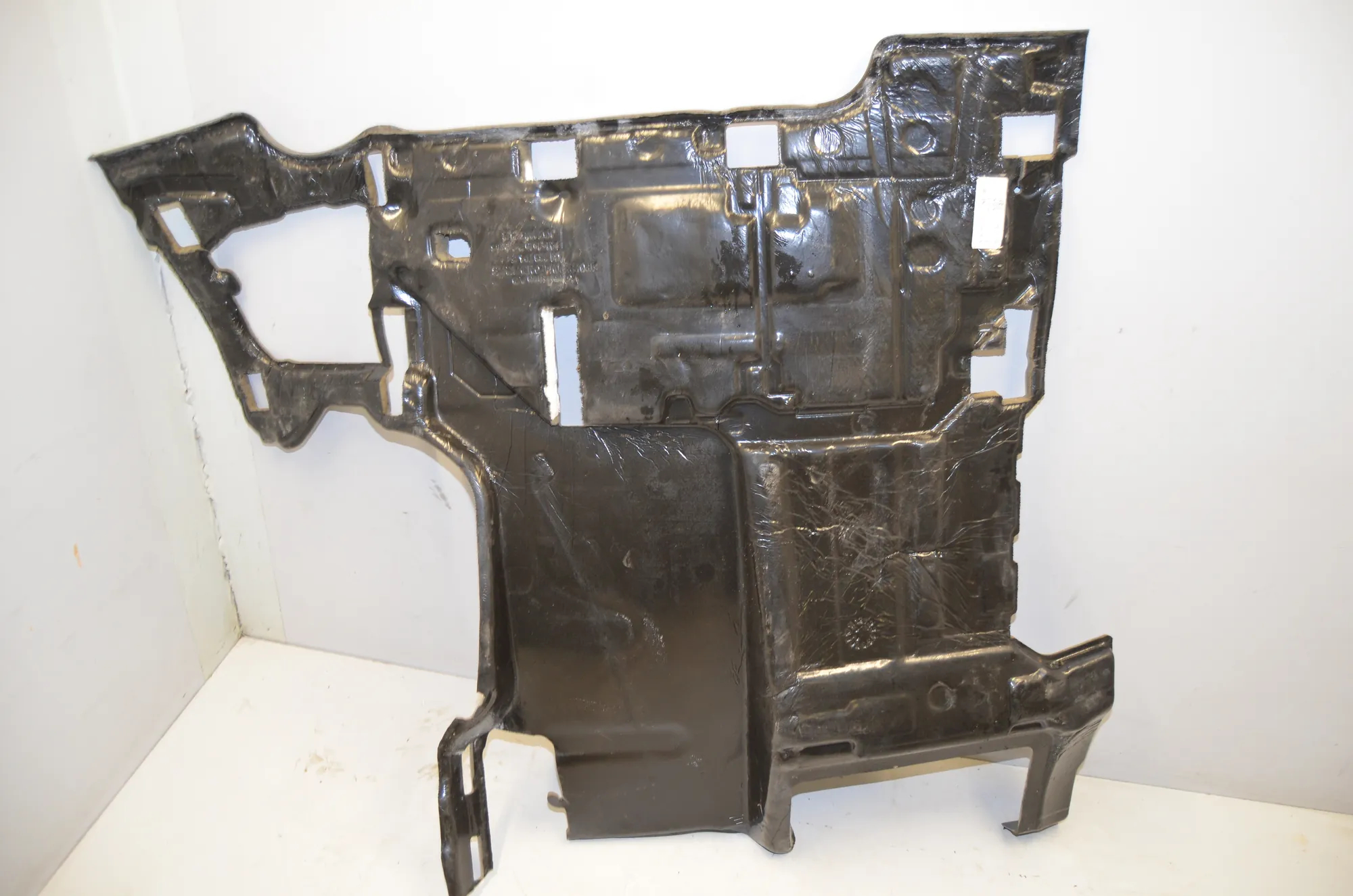 Interior Mat – OEM 7C1863704F · VW CRAFTER Furgon (SY_) (2016 - -) 2.0 TDI 2022 – 3