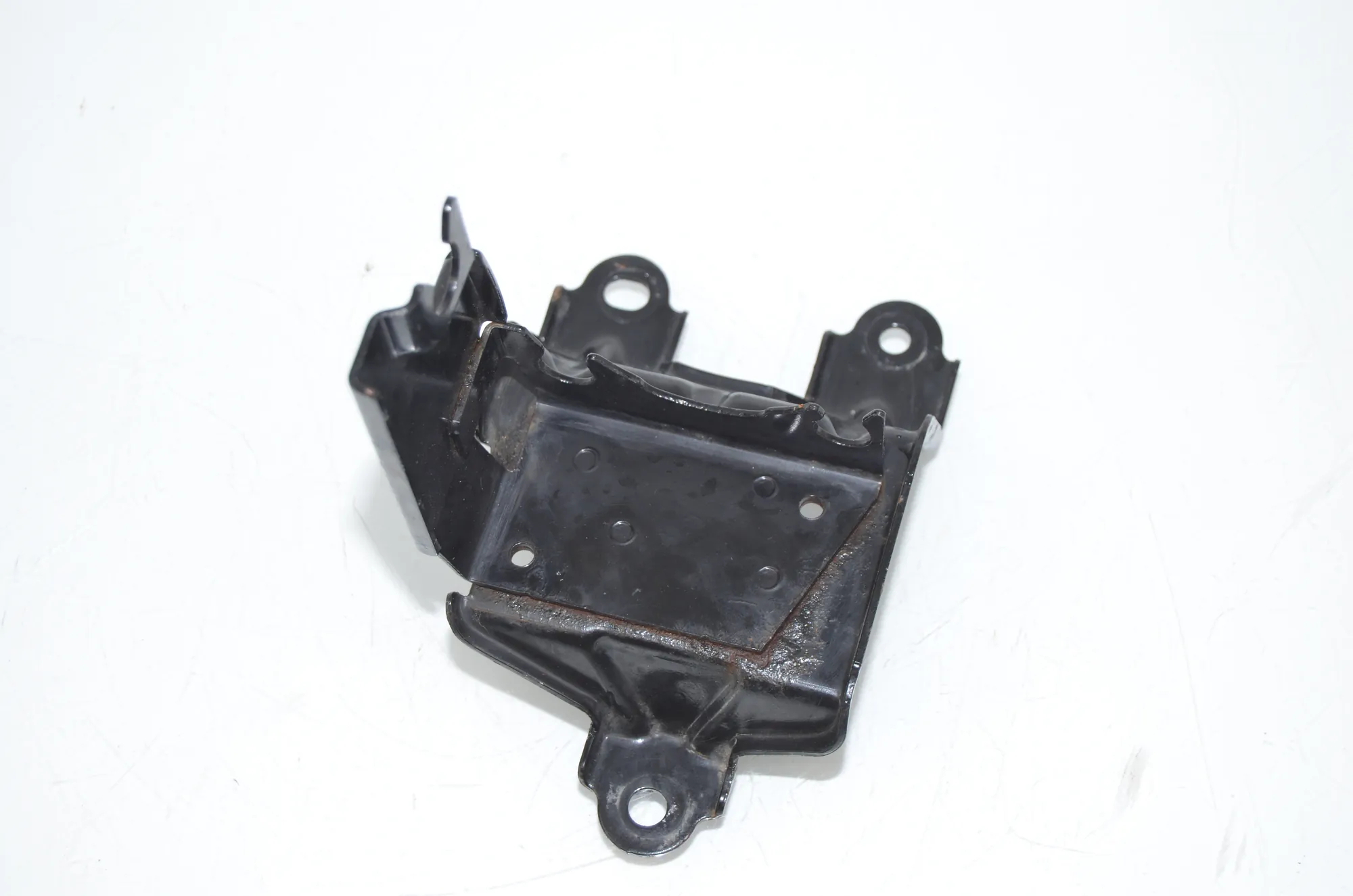 Bracket – OEM 2N1614235 · VW CRAFTER Furgon (SY_) (2016 - -) 2.0 TDI 2022
