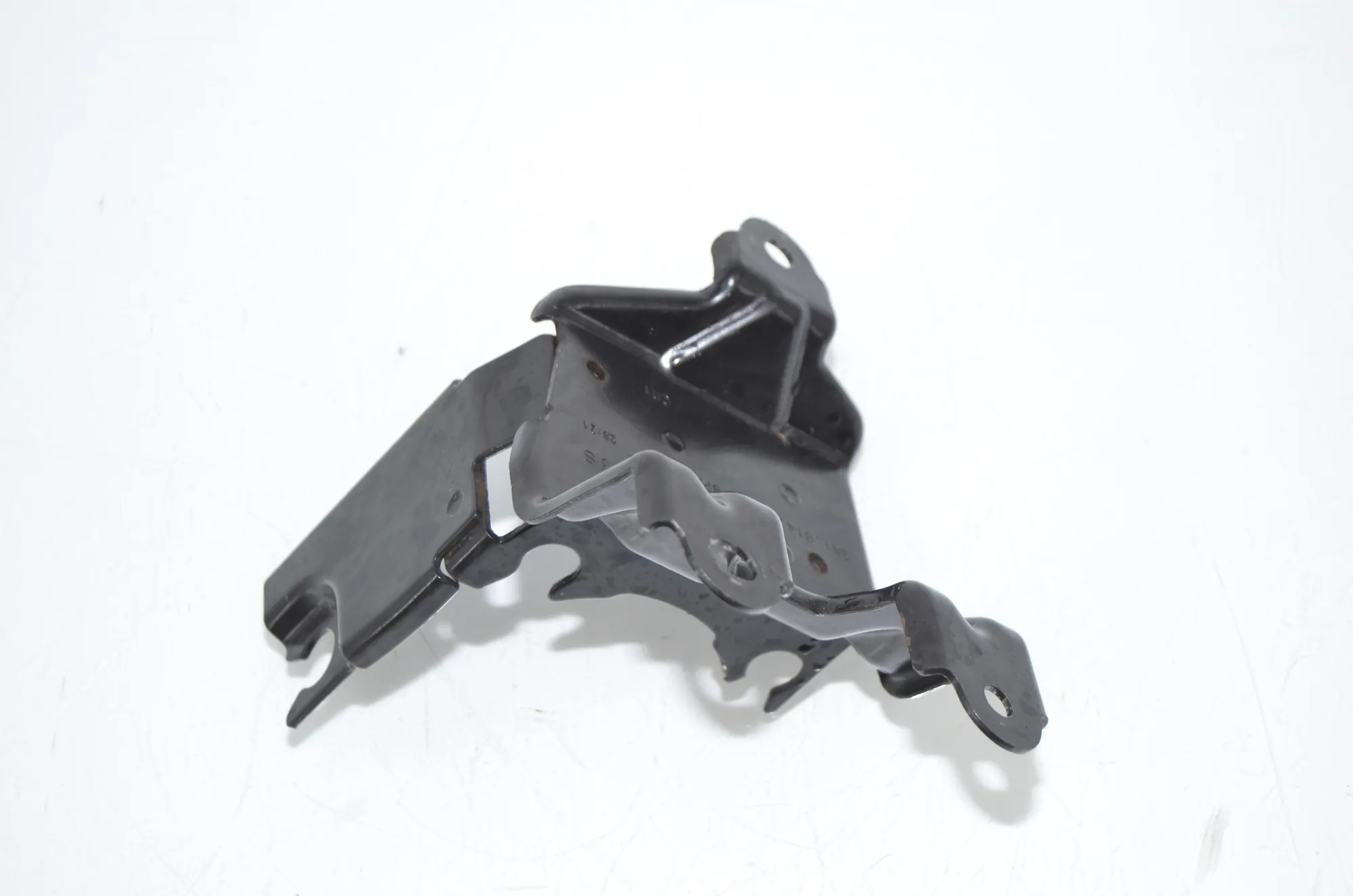 Bracket – OEM 2N1614235 · VW CRAFTER Furgon (SY_) (2016 - -) 2.0 TDI 2022 – 3