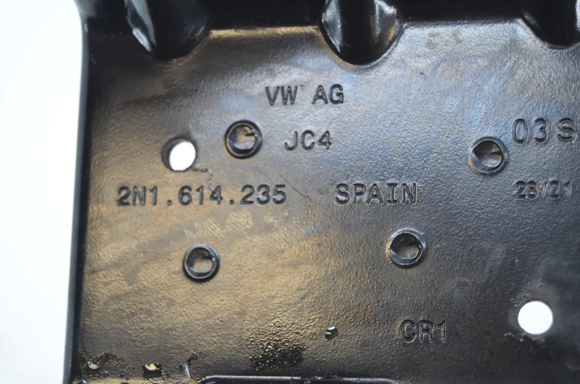 Bracket – OEM 2N1614235 · VW CRAFTER Furgon (SY_) (2016 - -) 2.0 TDI 2022 – 5