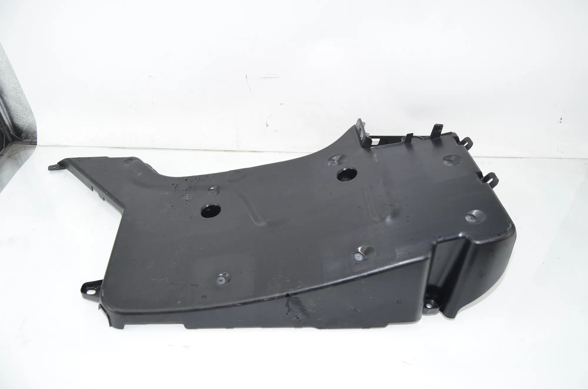 Other Underbody Cover – OEM 7C1863419D · VW CRAFTER Furgon (SY_) (2016 - -) 2.0 TDI 2022 – 4