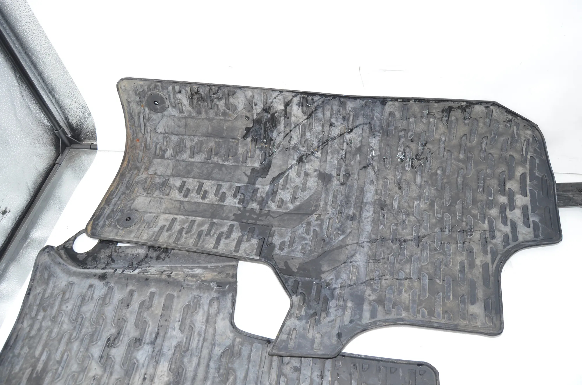Floor Mat Set – OEM 7C1061502A · VW CRAFTER Furgon (SY_) (2016 - -) 2.0 TDI 2022 – 3
