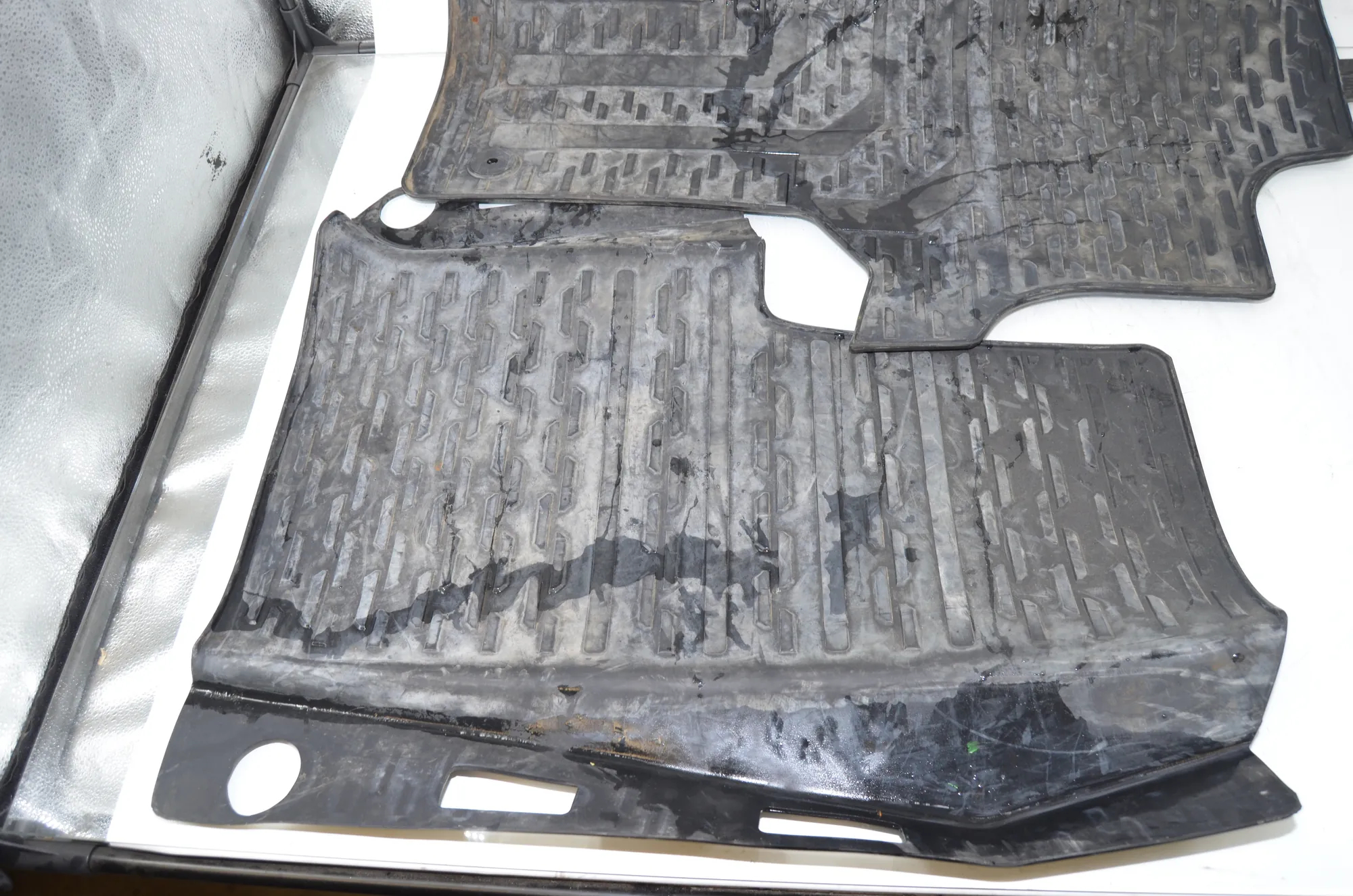 Floor Mat Set – OEM 7C1061502A · VW CRAFTER Furgon (SY_) (2016 - -) 2.0 TDI 2022 – 2