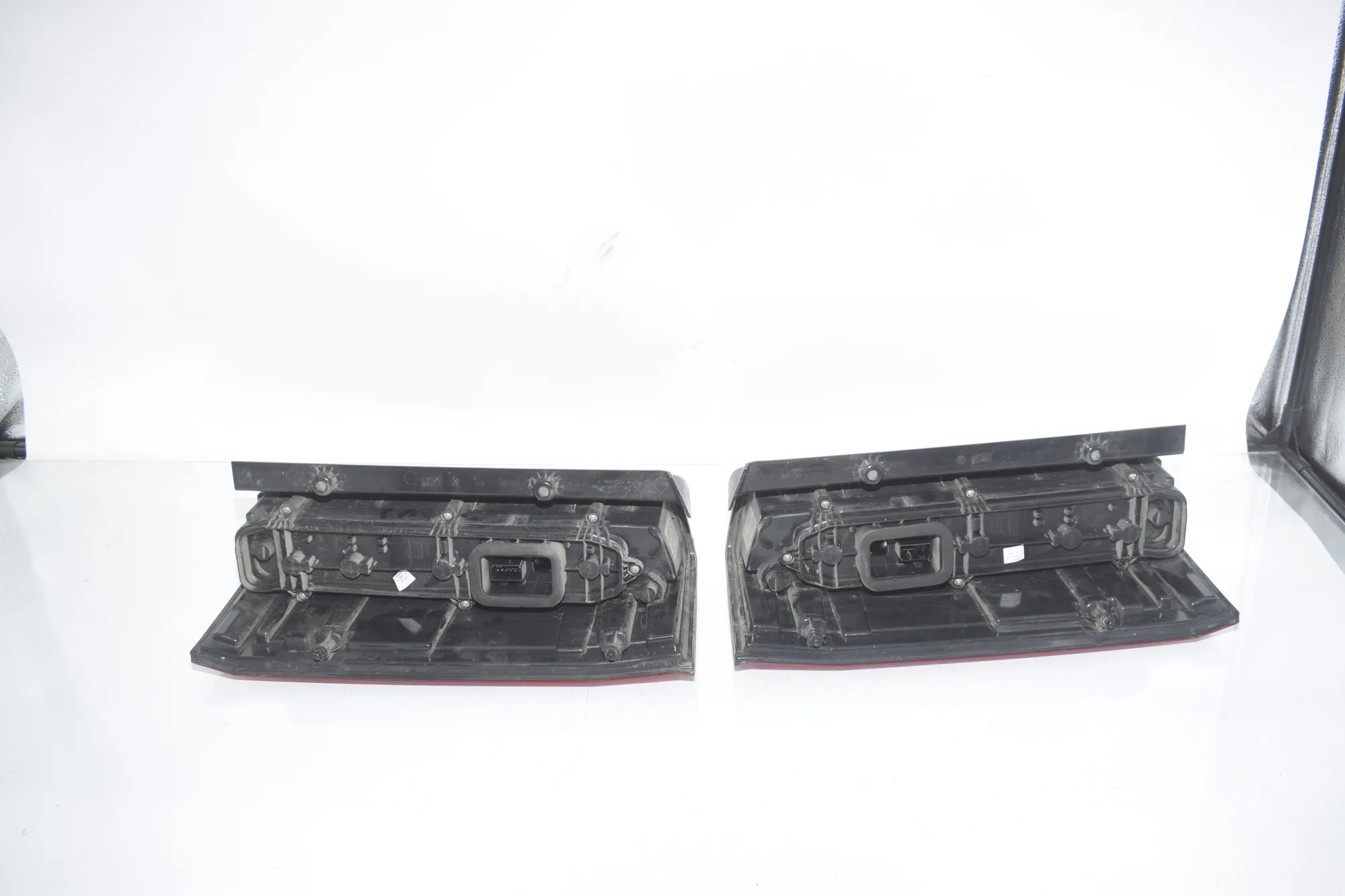 Rear Tail Light Set – OEM 7C0945095H · VW CRAFTER Furgon (SY_) (2016 - -) 2.0 TDI 2022 – 9