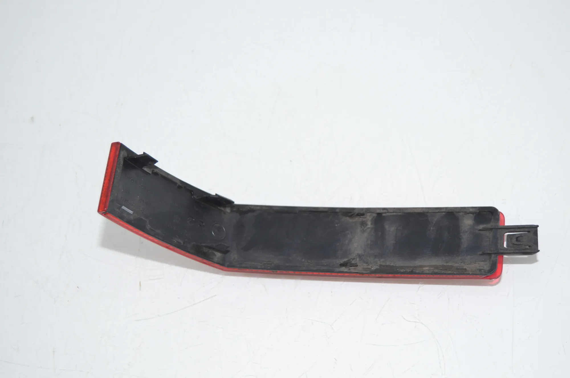 Rear Left Bumper Reflector – OEM 7C0945105 · VW CRAFTER Furgon (SY_) (2016 - -) 2.0 TDI 2022 – 4