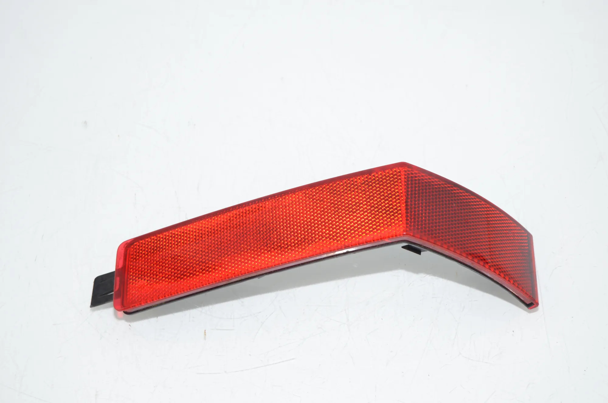 Rear Left Bumper Reflector – OEM 7C0945105 · VW CRAFTER Furgon (SY_) (2016 - -) 2.0 TDI 2022 – 2
