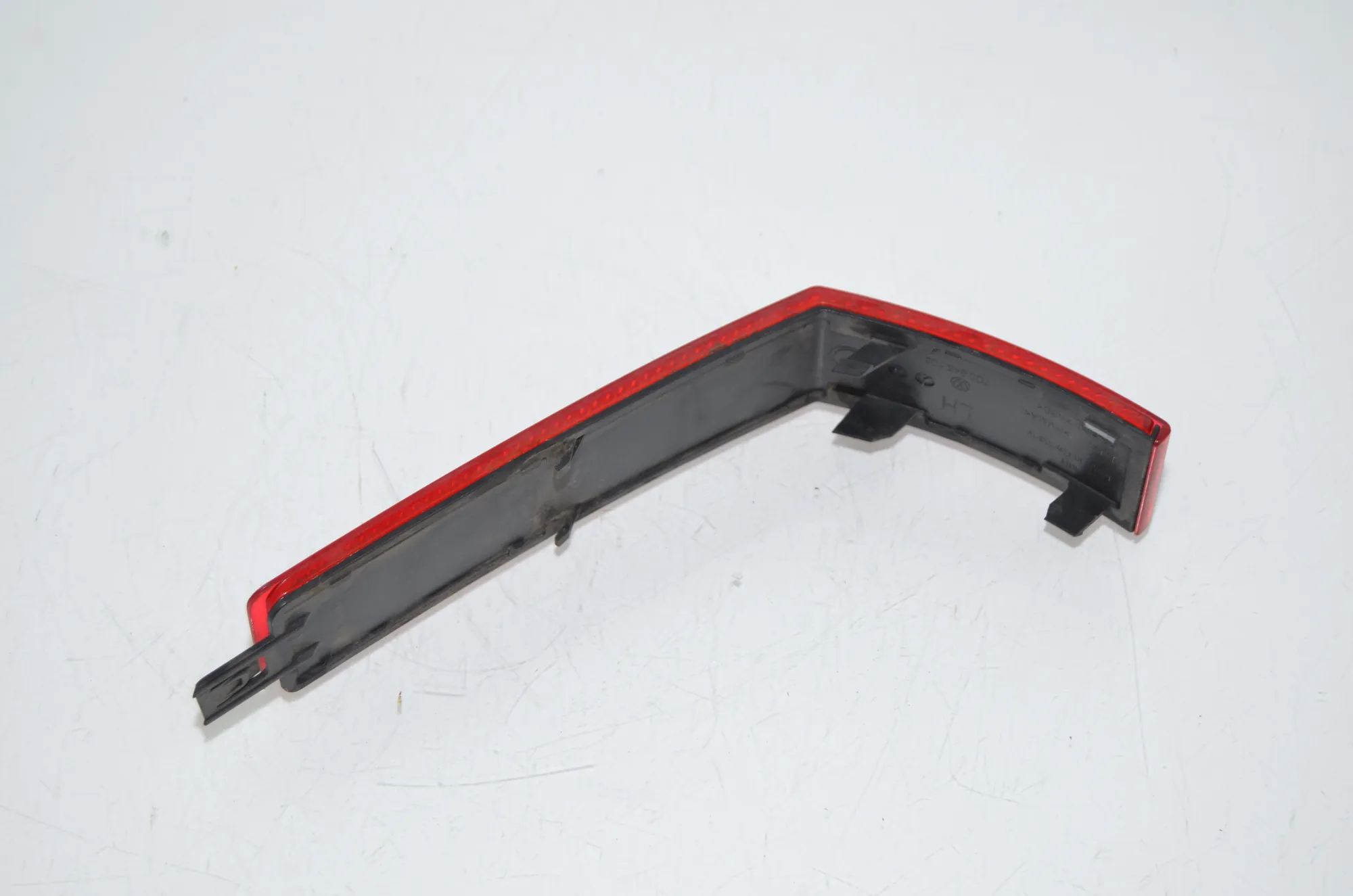 Rear Left Bumper Reflector – OEM 7C0945105 · VW CRAFTER Furgon (SY_) (2016 - -) 2.0 TDI 2022 – 3