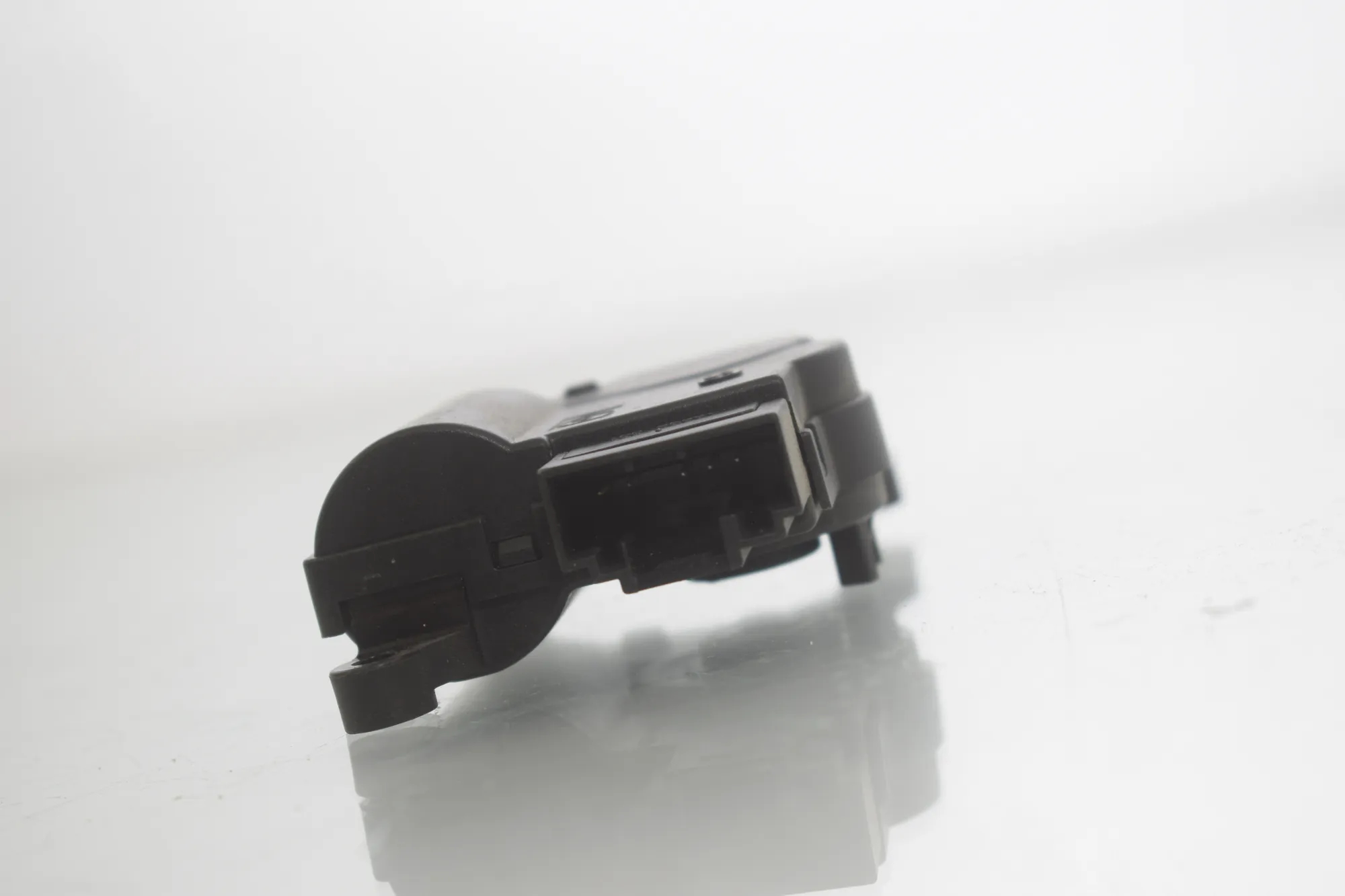 Air Flap Motor – OEM CQ0907511F · VW CRAFTER Furgon (SY_) (2016 - -) 2.0 TDI 2022 – 3
